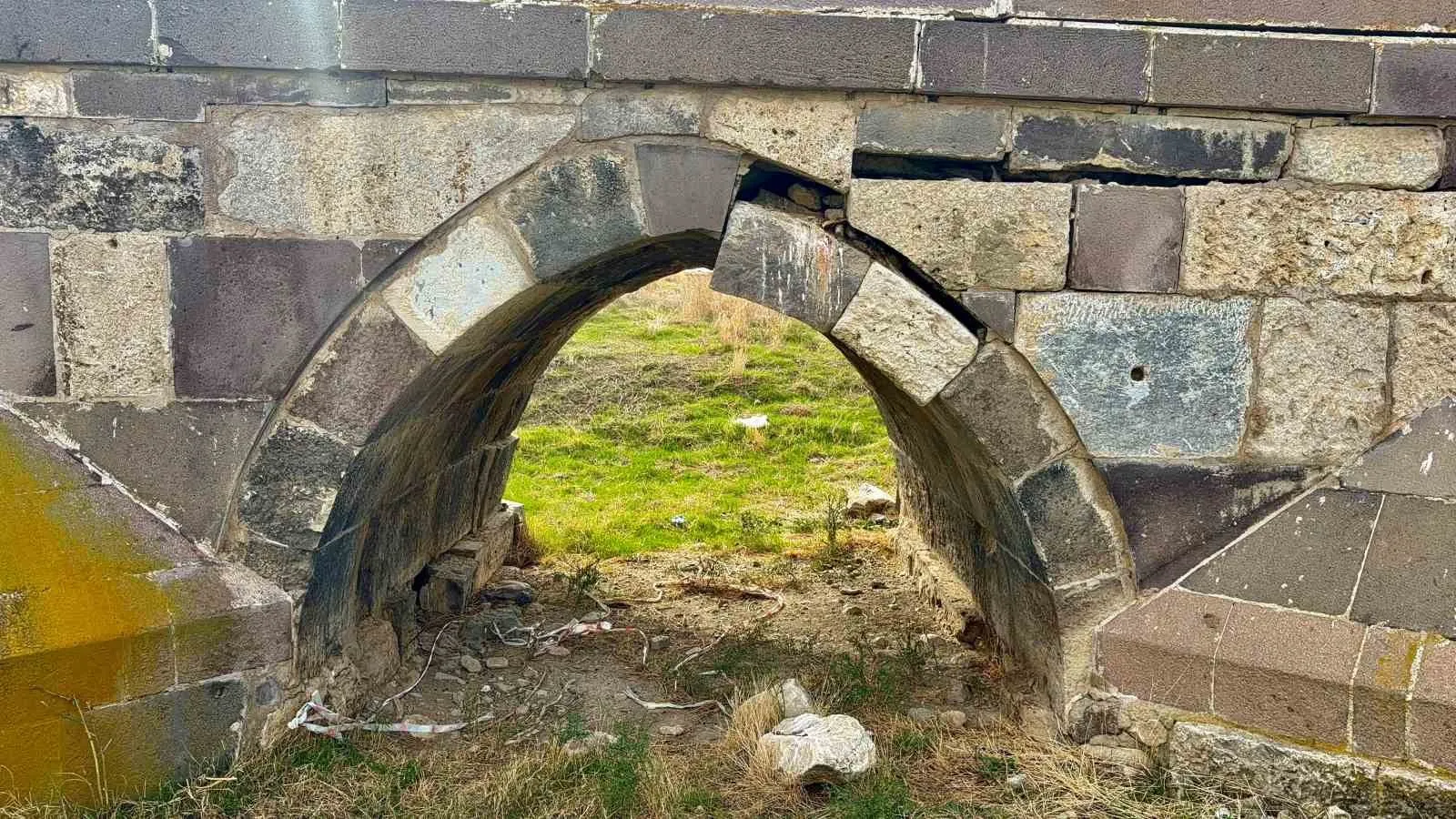 Kanuni’nin mirası kaderine terk edildi: Kırkgöz Köprüsü’nde içler acısı manzara