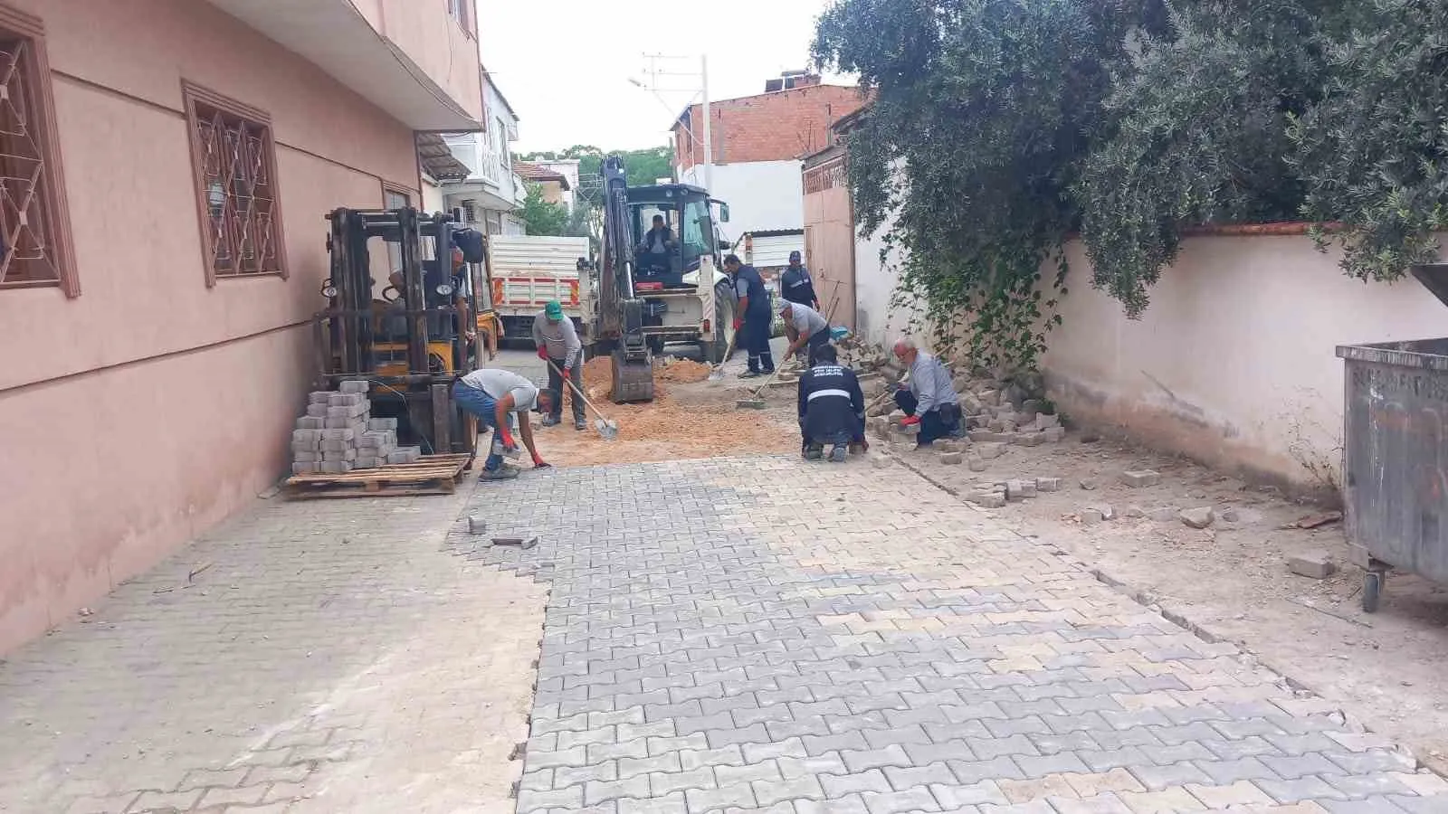 Şehzadeler’de çözüm odaklı belediyecilik: Talepler anında sahaya yansıyor