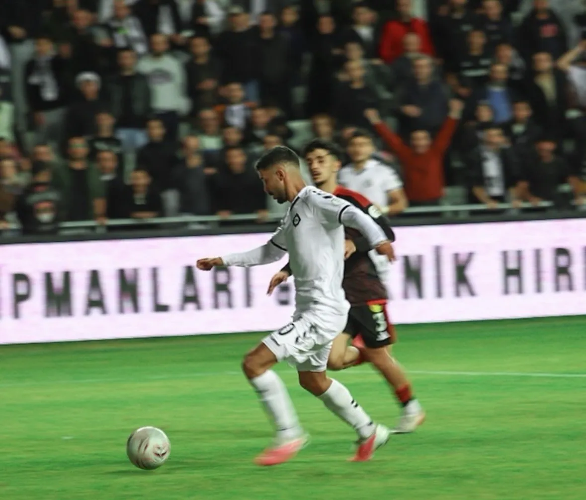 Alsancak’ta Eskişehirspor fırtınası: Altay evinde ağır yara aldı