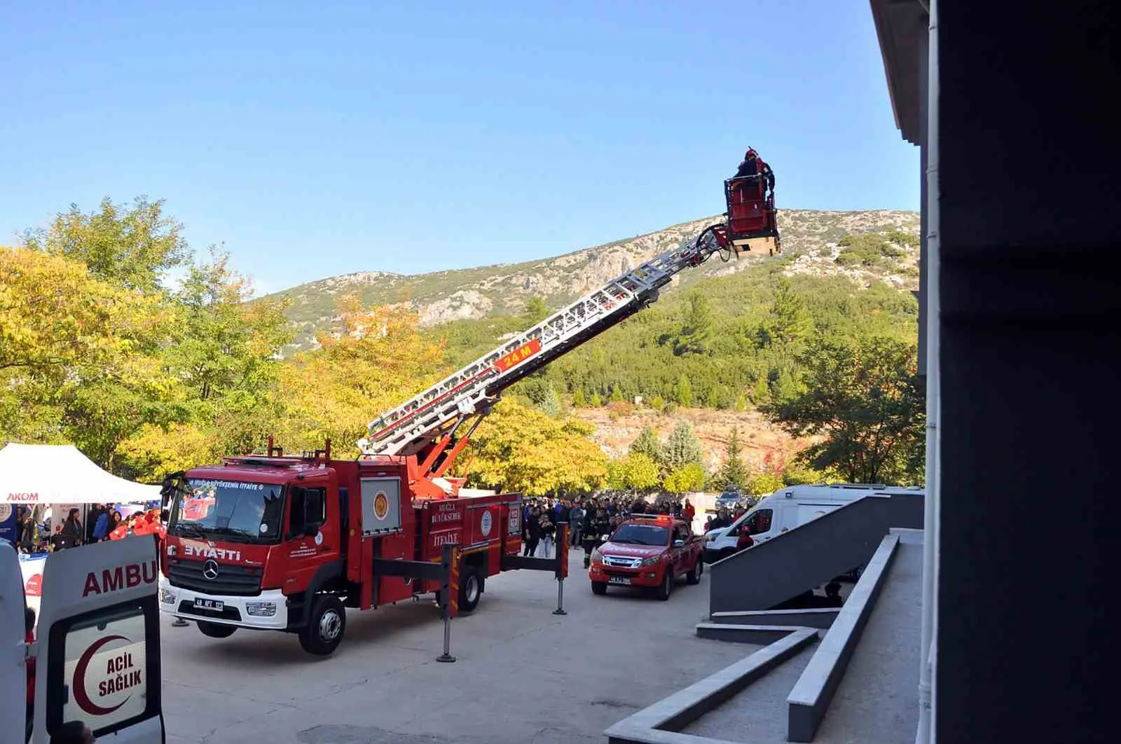 Menteşe’de nefes kesen tatbikat: Ekipler öğrenciler için seferber oldu
