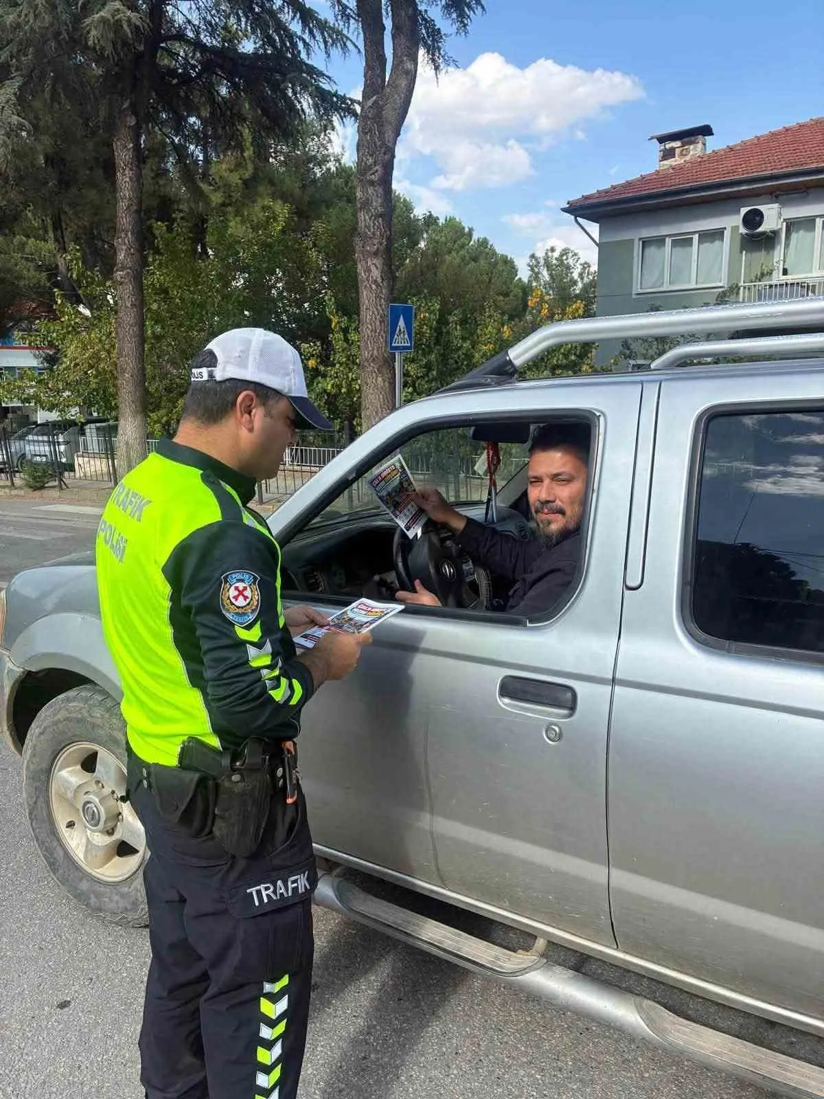 Çal polisi sahaya indi: Hem trafikte hem dijital dünyada güvenlik seferberliği