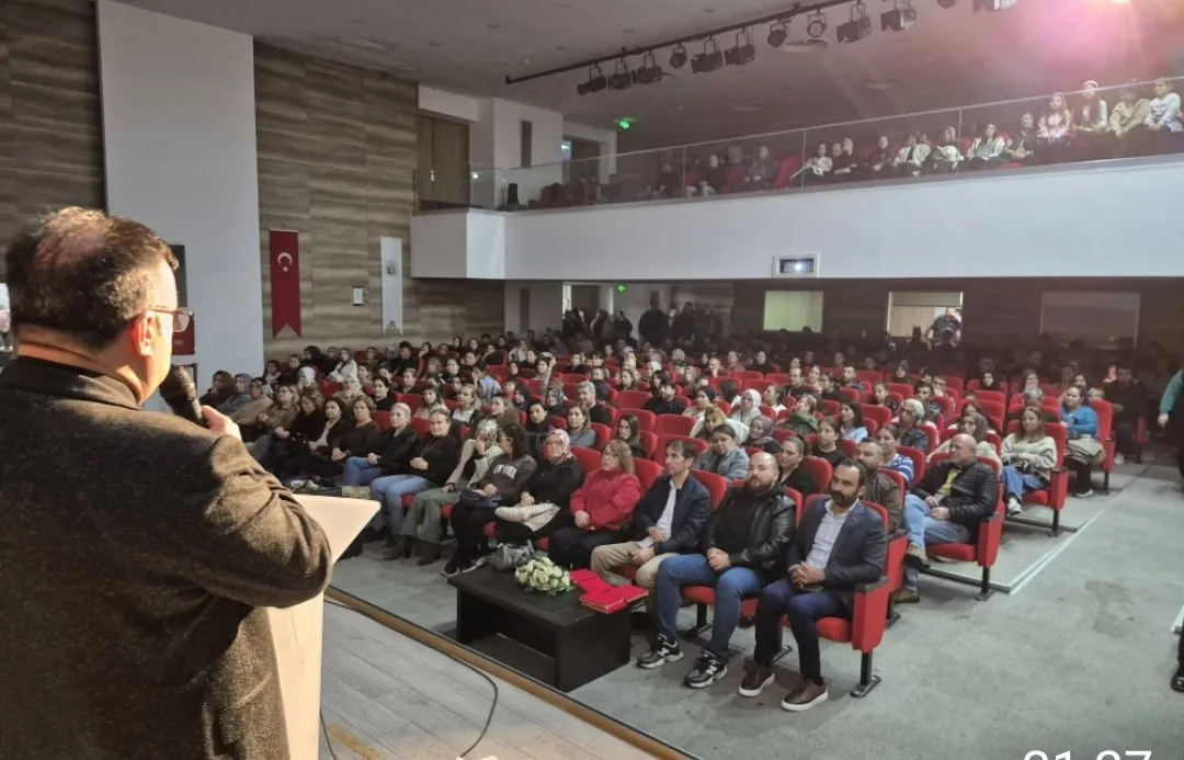 Alaşehir’de okul aile birliğinde yeni dönem: Dijital tehlikeye karşı güç birliği
