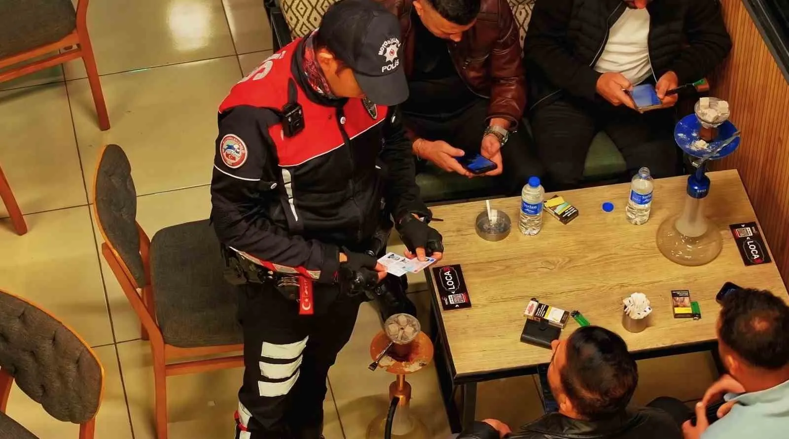 Efeler'de polis denetimlerine takılan işletmelere ceza yağdı