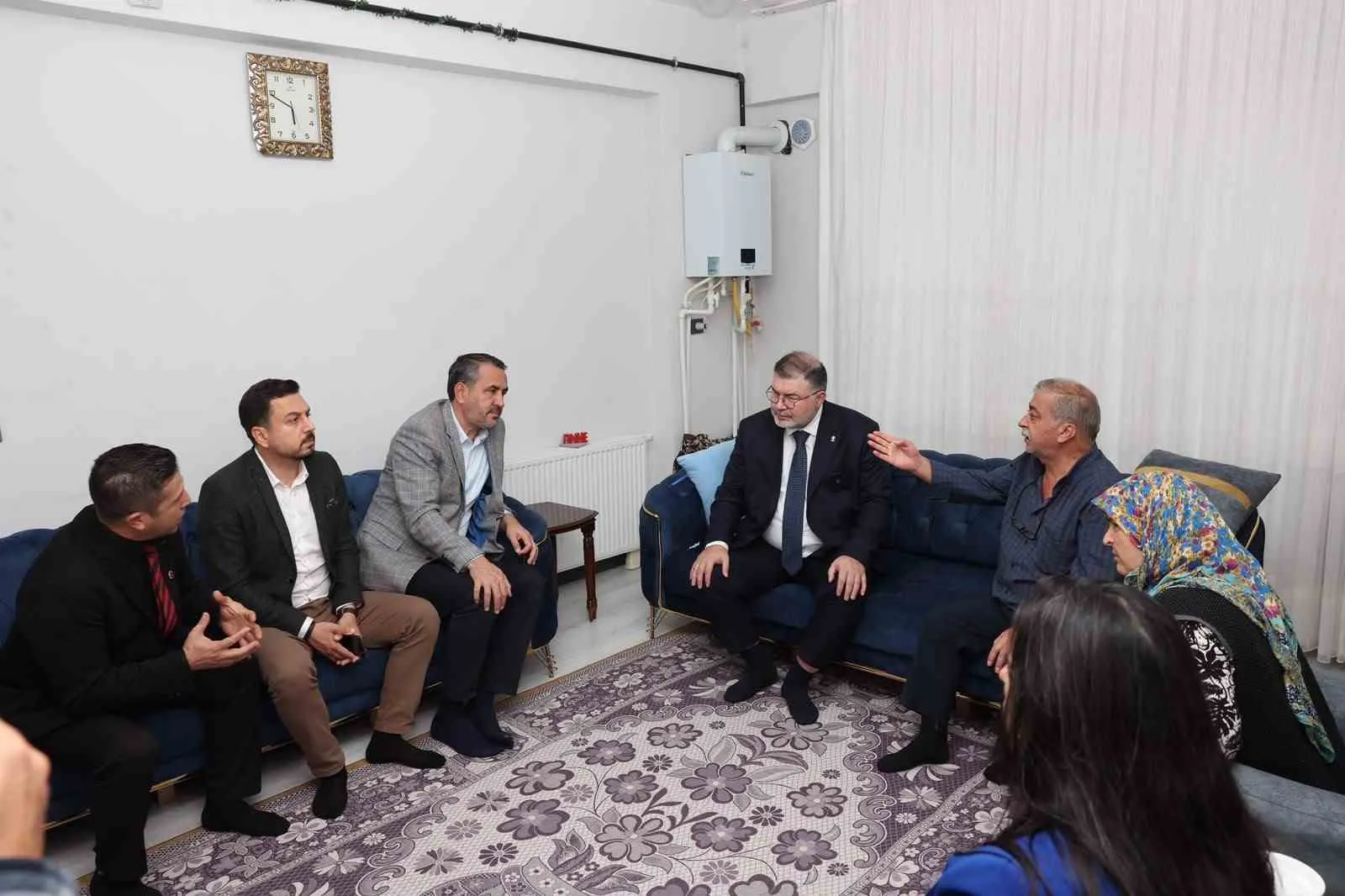 İzmir depreminin yıl dönümünde duygusal buluşma: Devletin şefkat eli yaraları sardı