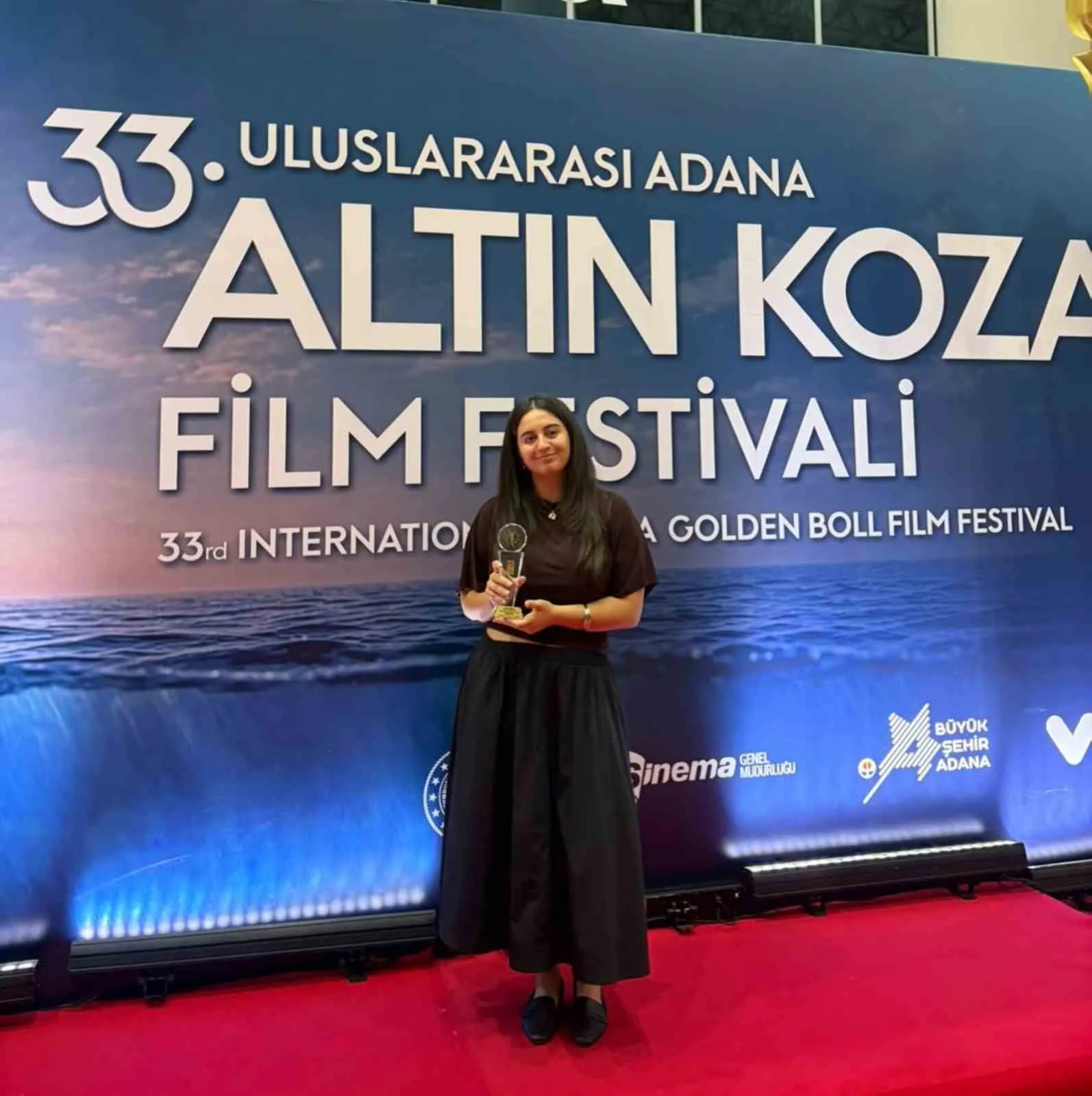 Genç yönetmenin objektifinden zamanın izleri: Altın Koza’dan ödülle döndü