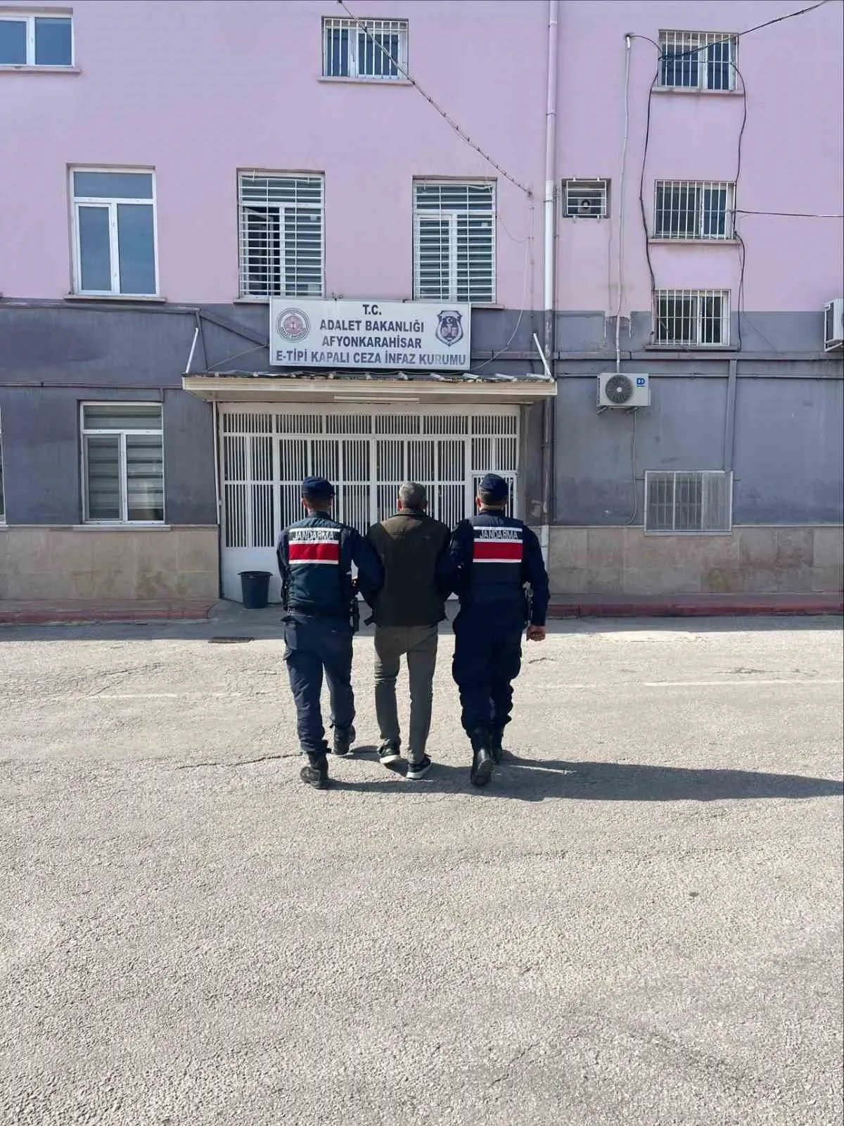 Afyonkarahisar'da suçlulara geçit yok: Bir haftada 66 gözaltı