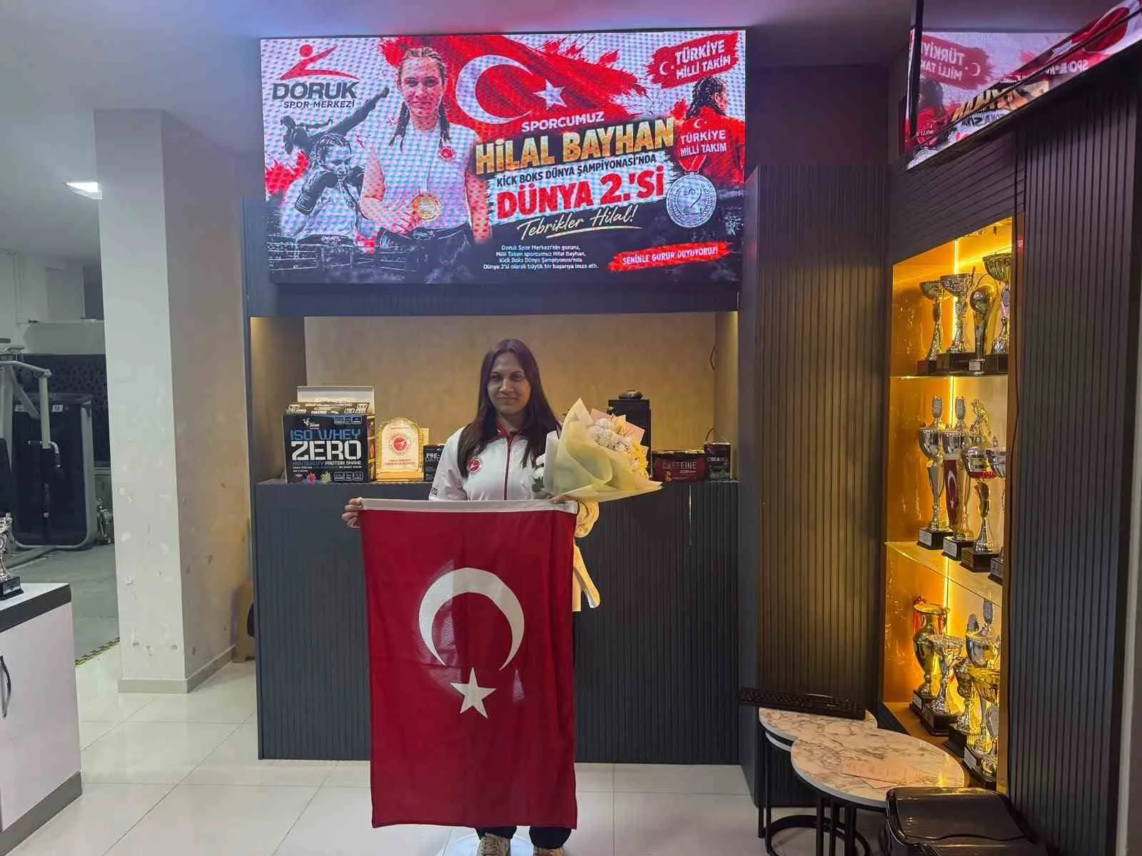 Denizli’nin gururu Hilal Bayhan dünya ikinciliğiyle döndü: Meşalelerle karşılandı