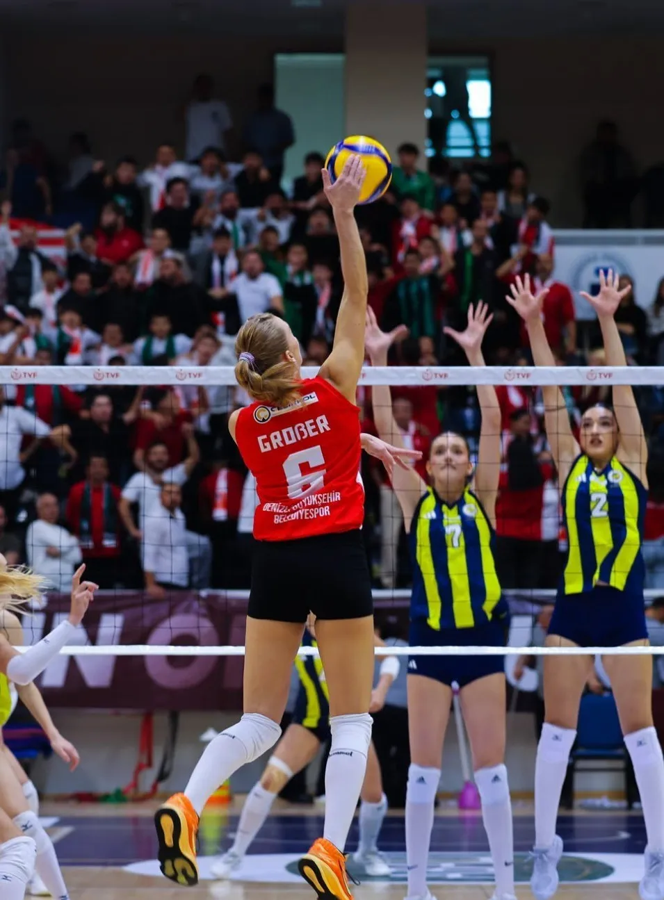 Denizli’nin filedeki gururu sezona fırtına gibi girdi: Fenerbahçe’ye geçit yok