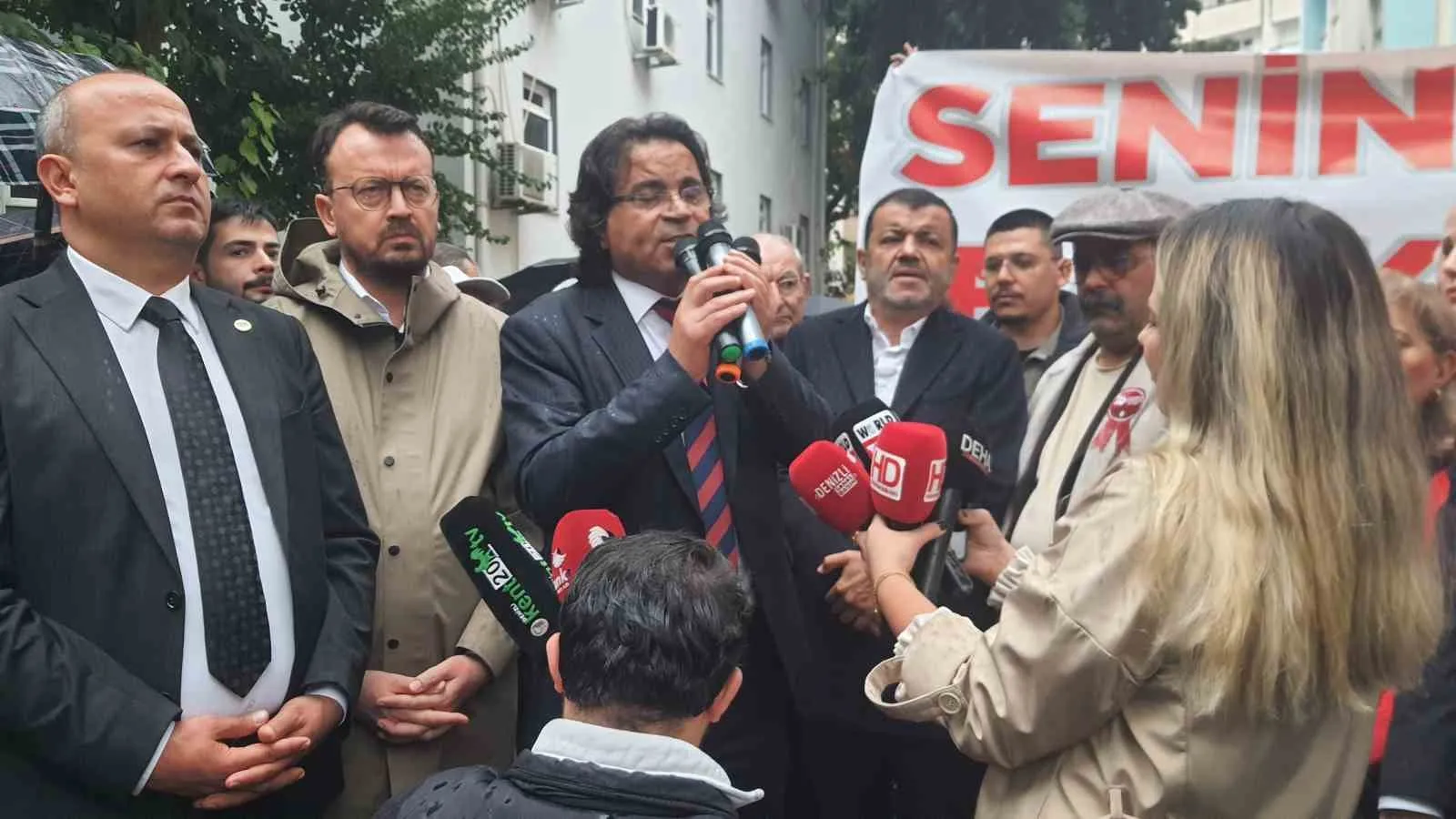 Denizli’de Şeniz Doğan için adalet çağrısı: Yağmura rağmen meydanı terk etmediler