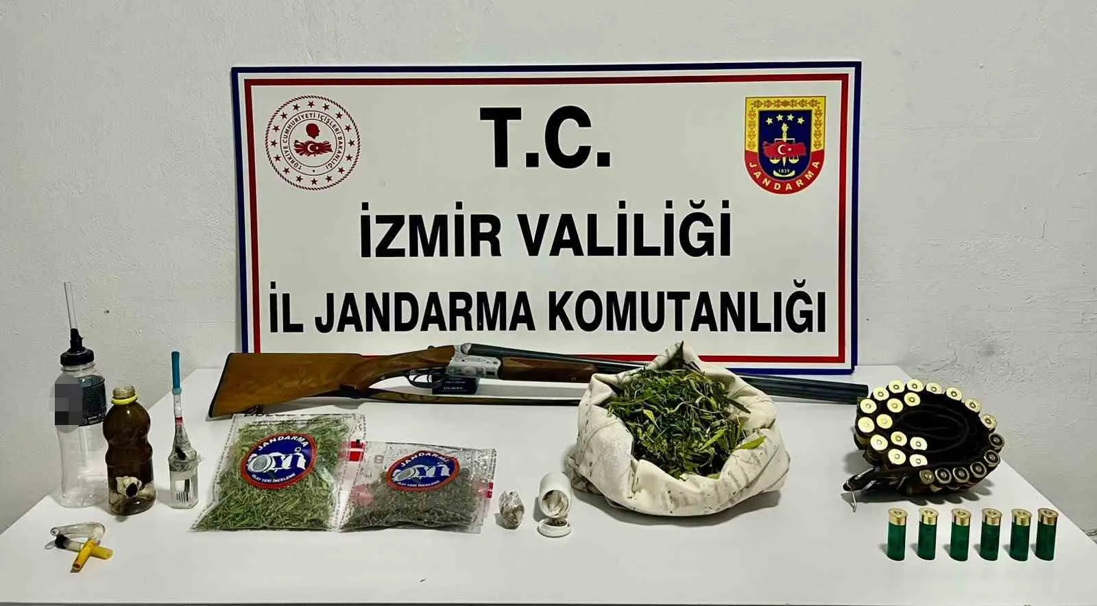 Menemen'de zehir tacirlerine şafak operasyonu: 44 kişi kıskıvrak yakalandı
