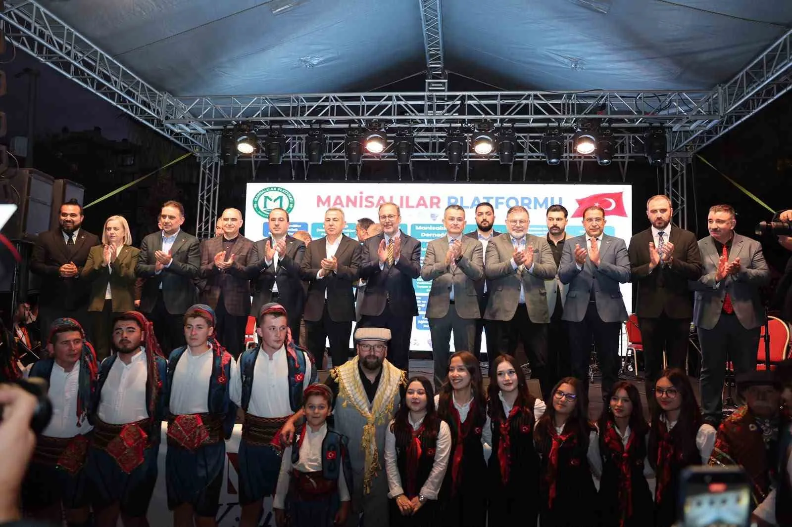 Ege’nin iki incisi Bornova’da buluştu: Manisa rüzgarı İzmir’de esti