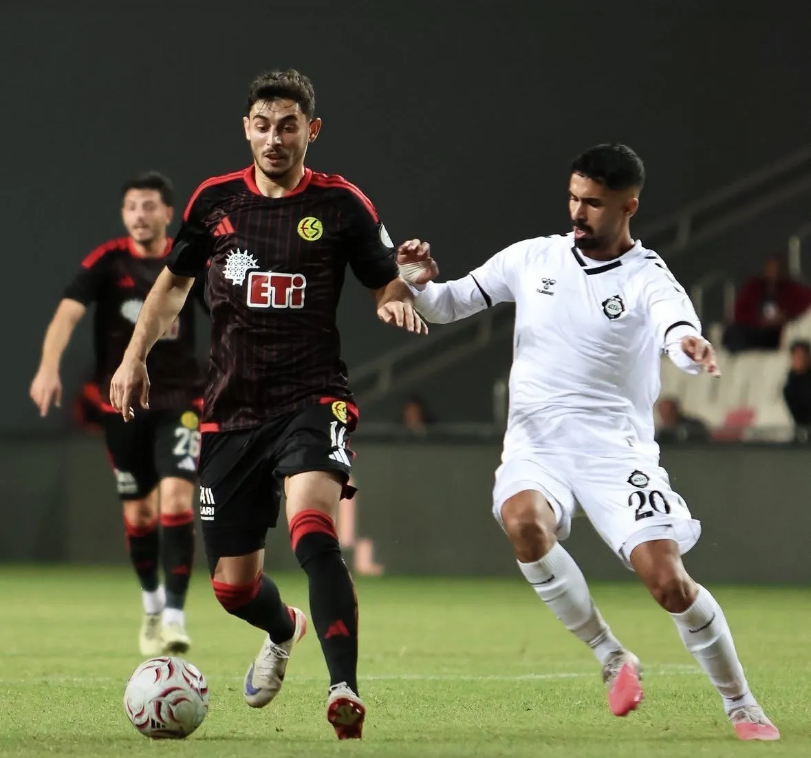 Alsancak’ta Eskişehirspor fırtınası: Altay evinde ağır yara aldı