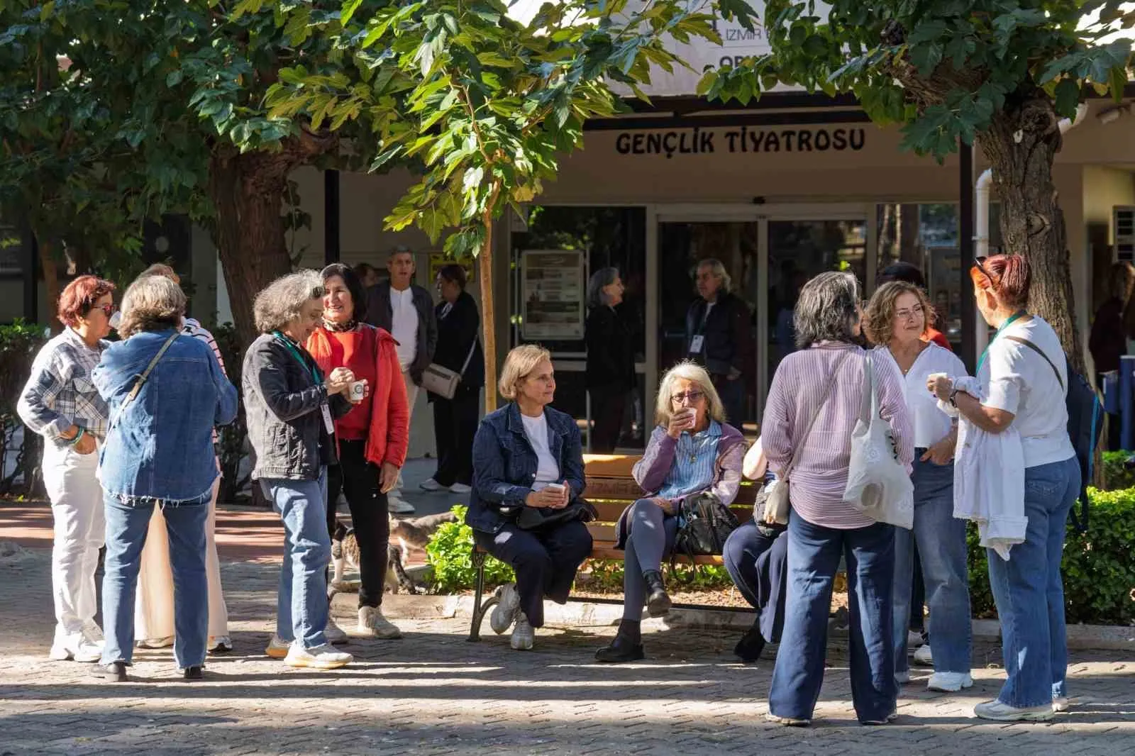 İleri yaşta yeni bir başlangıç: İzmirliler sınıflara geri döndü