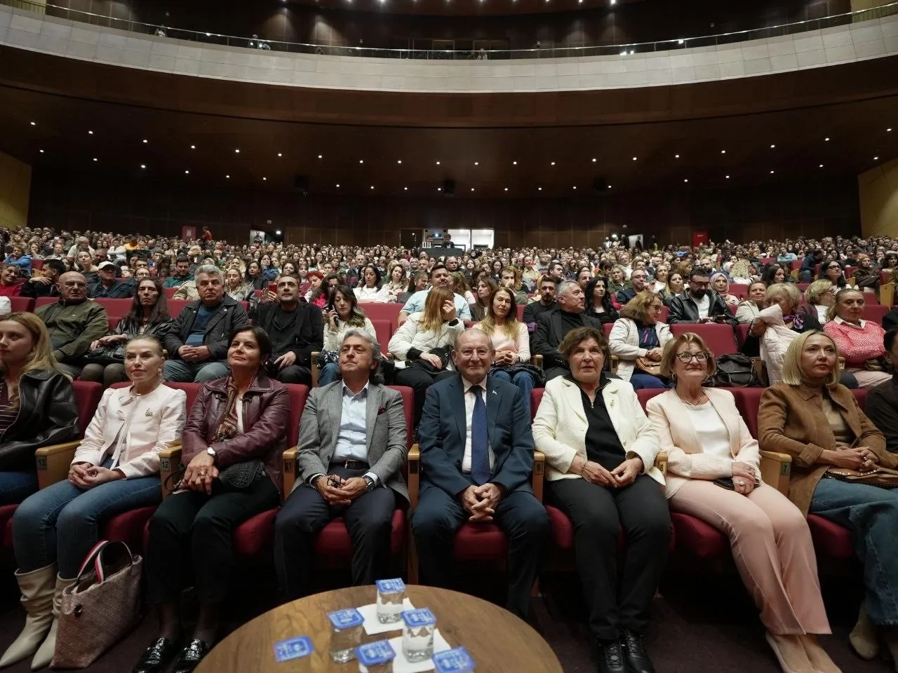 Denizli’de Cumhuriyet coşkusu Ortaçgil’in ezgileriyle taçlandı