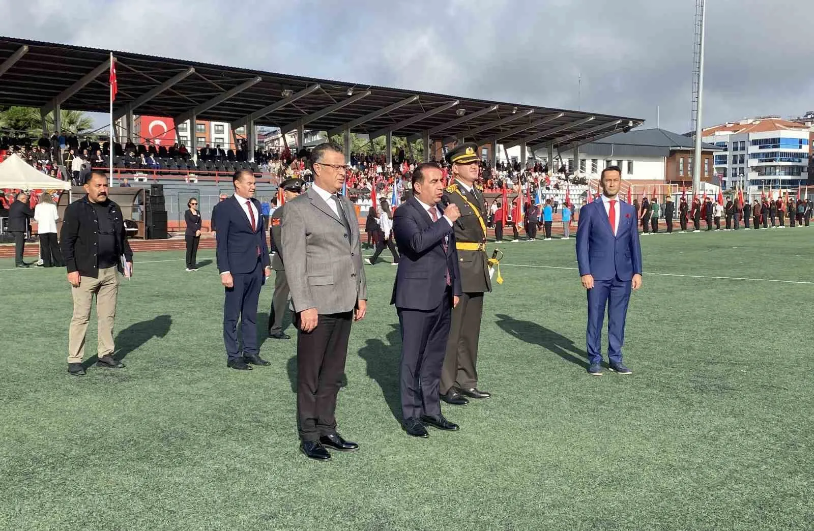 Alaşehir’de Cumhuriyet coşkusu zirveye çıktı: Avrupa şampiyonlarından nefes kesen gösteri