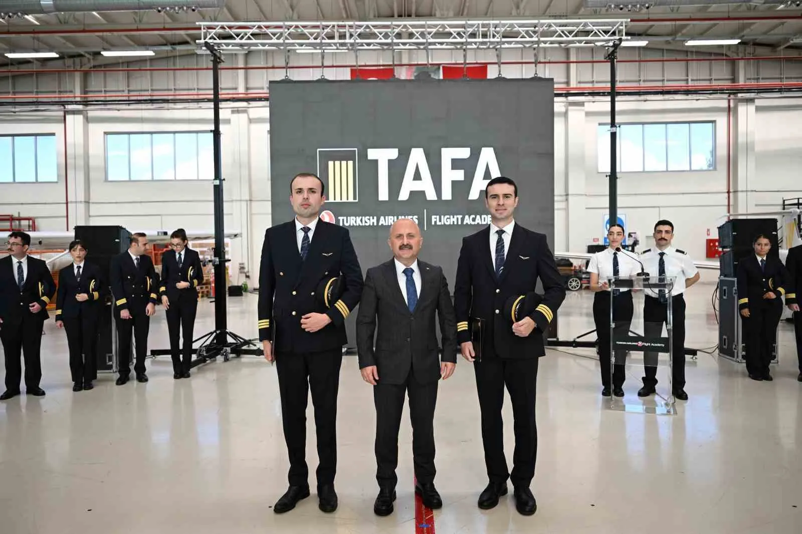 Gökyüzünün yeni temsilcileri Aydın'dan kanatlandı: 39 pilot adayı brövelerine kavuştu