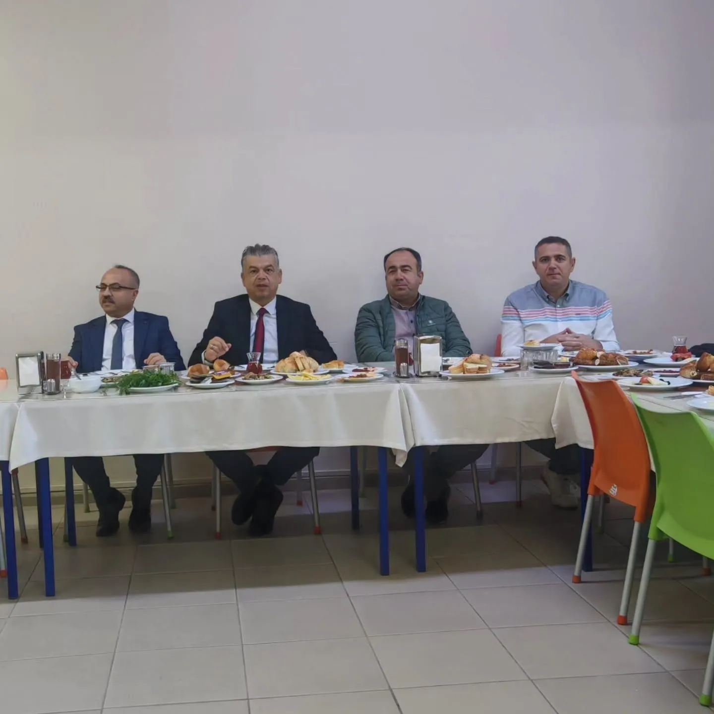 Nazilli'de egitimin gelecegi genclerle masaya yatirildi