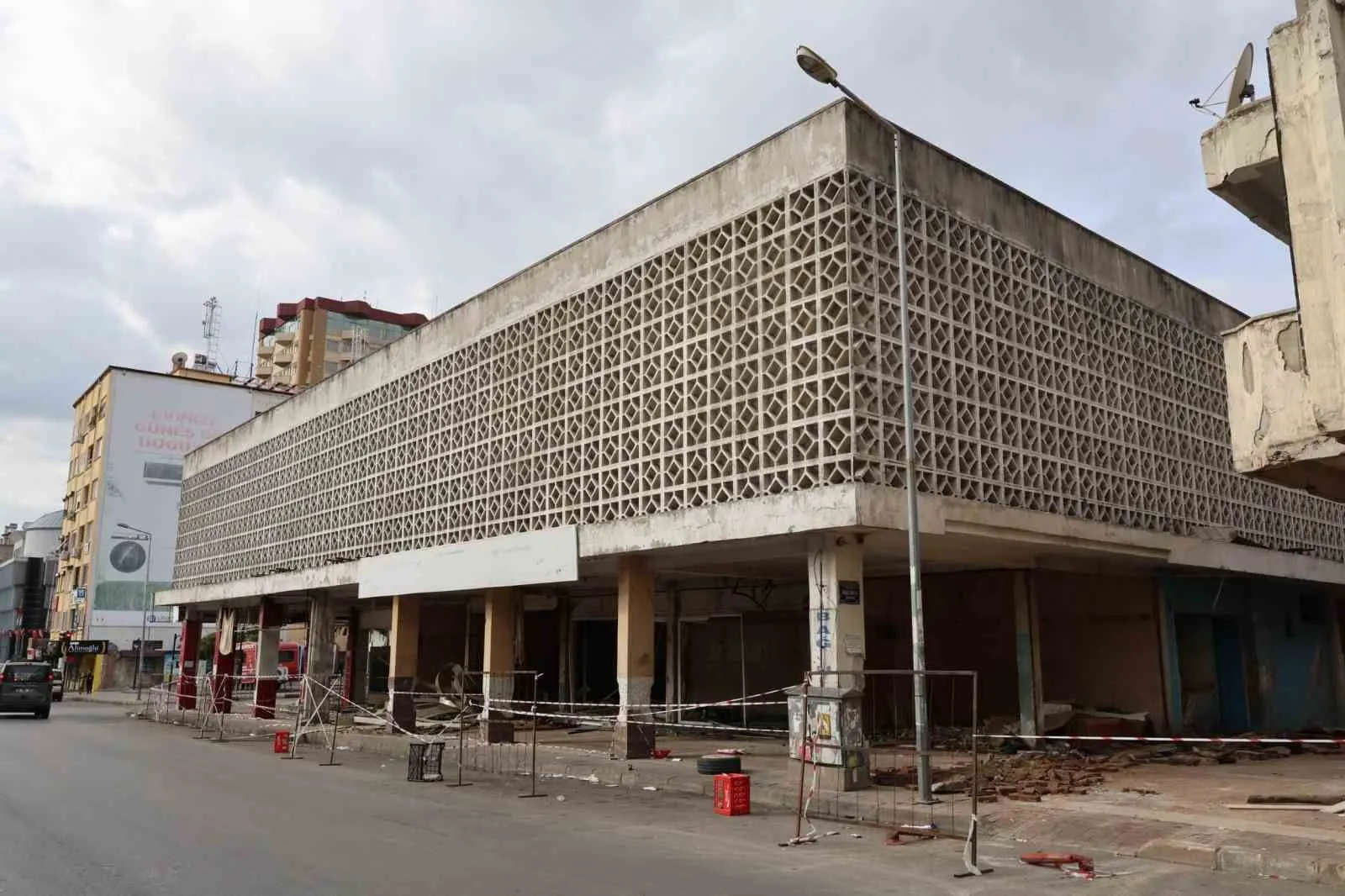Nazilli'de dev yikim operasyonu: Pazar ve trafik planlamasi degisti