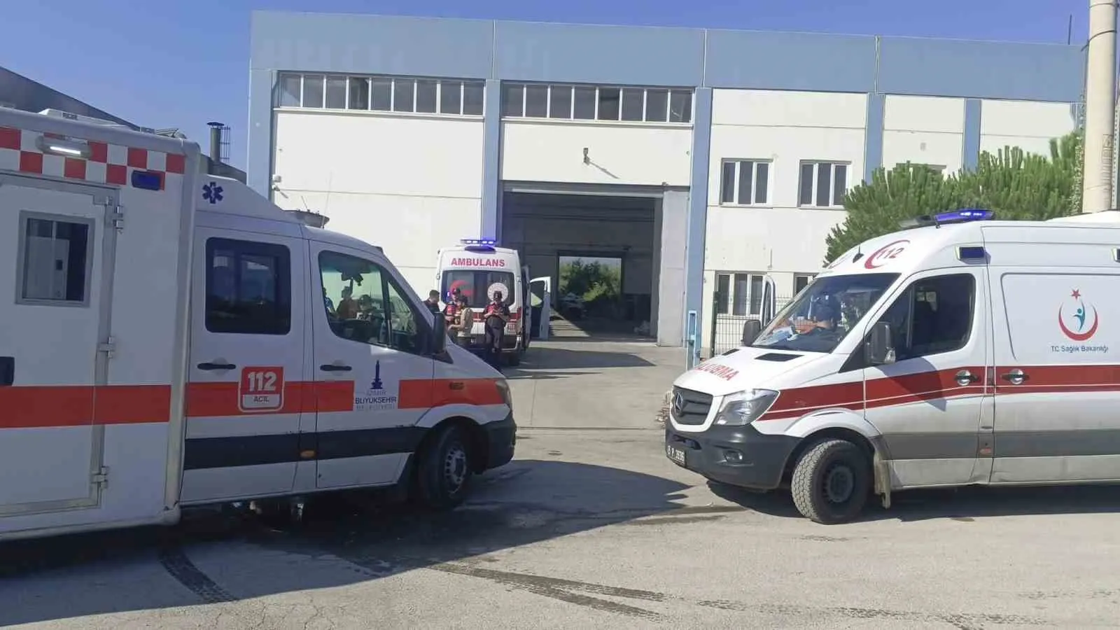 Torbalı’daki fabrikada şiddetli patlama: 3 işçi hastanelik oldu