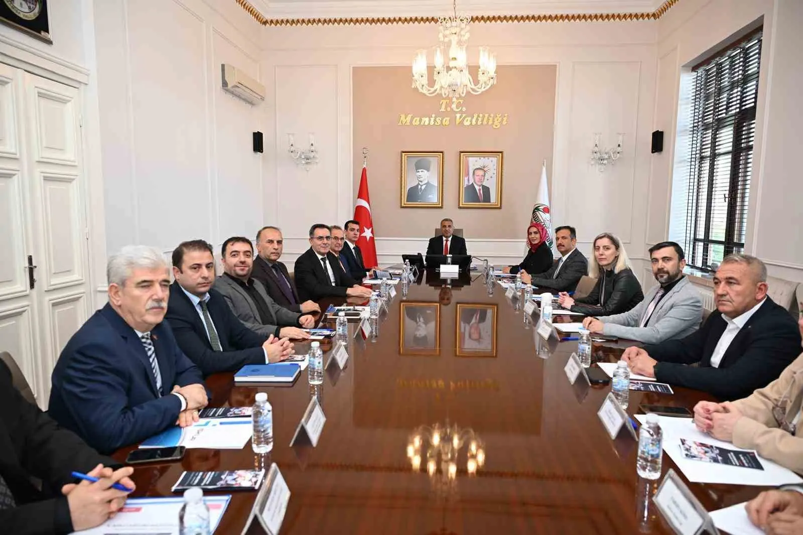 Manisa istihdam seferberliğinde vites yükseltti: Binlerce kişiye iş kapısı açıldı