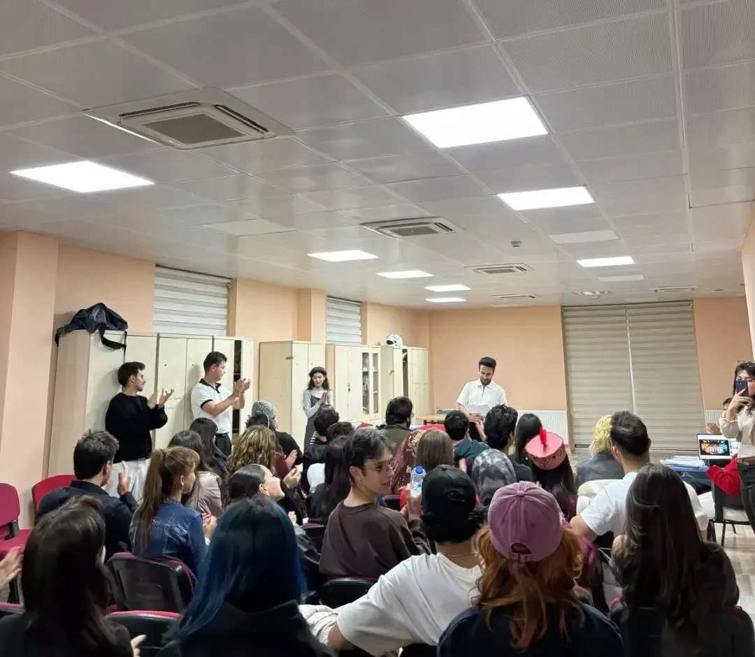 Kalemleri güçleri oldu: Muğlalı gençler sahnede devleşti