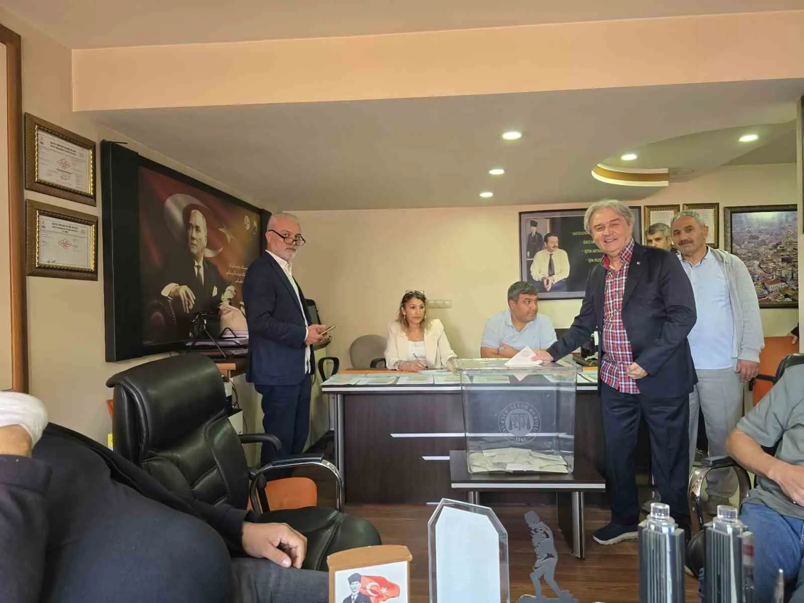 Buldan’da sandıktan değişim çıktı: Oda yönetimi Özgür Önder’e emanet