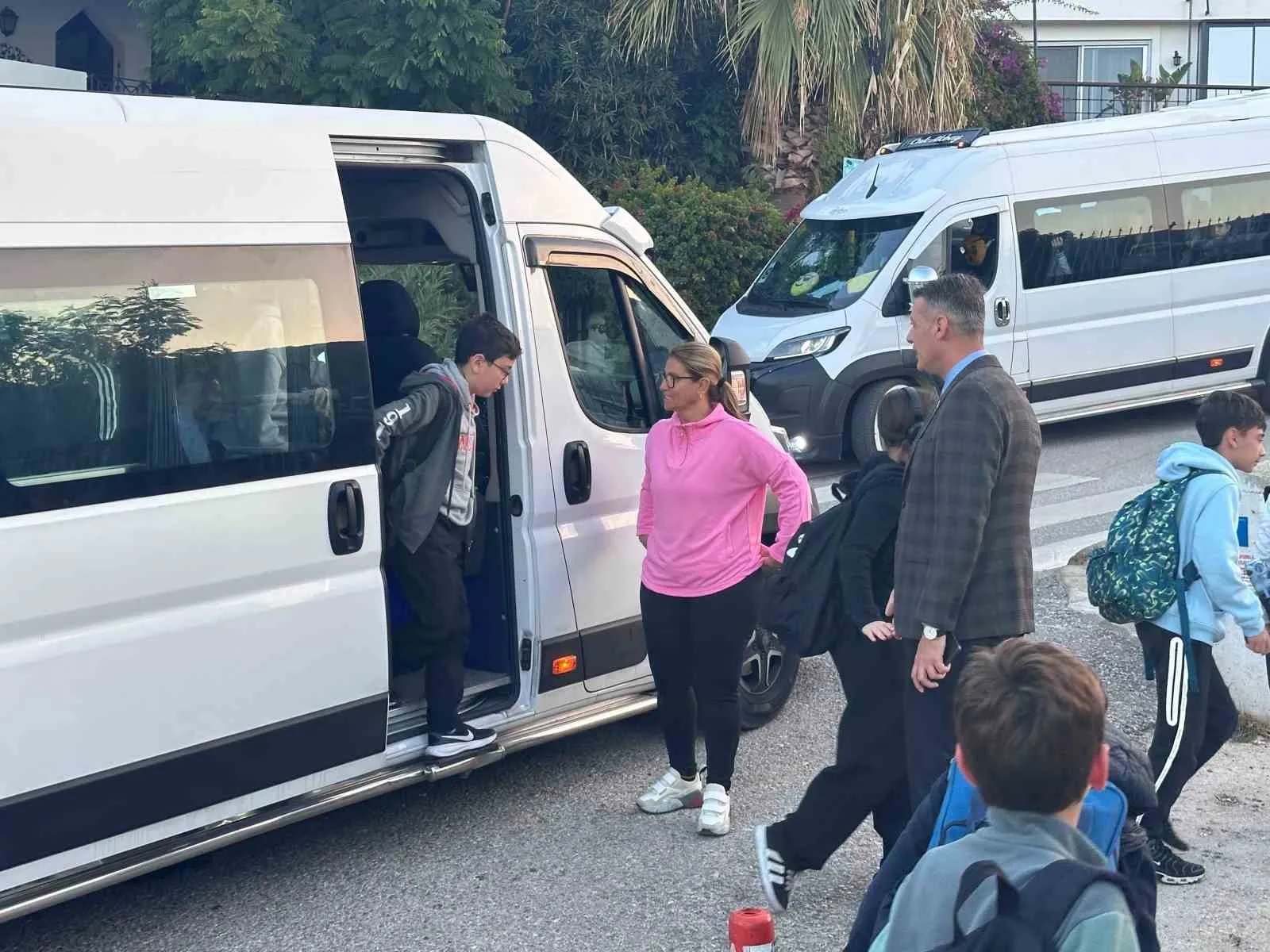 Bodrum yollarında okul servisi mesaisi: Öğrenciler için tam güvenlik denetimi