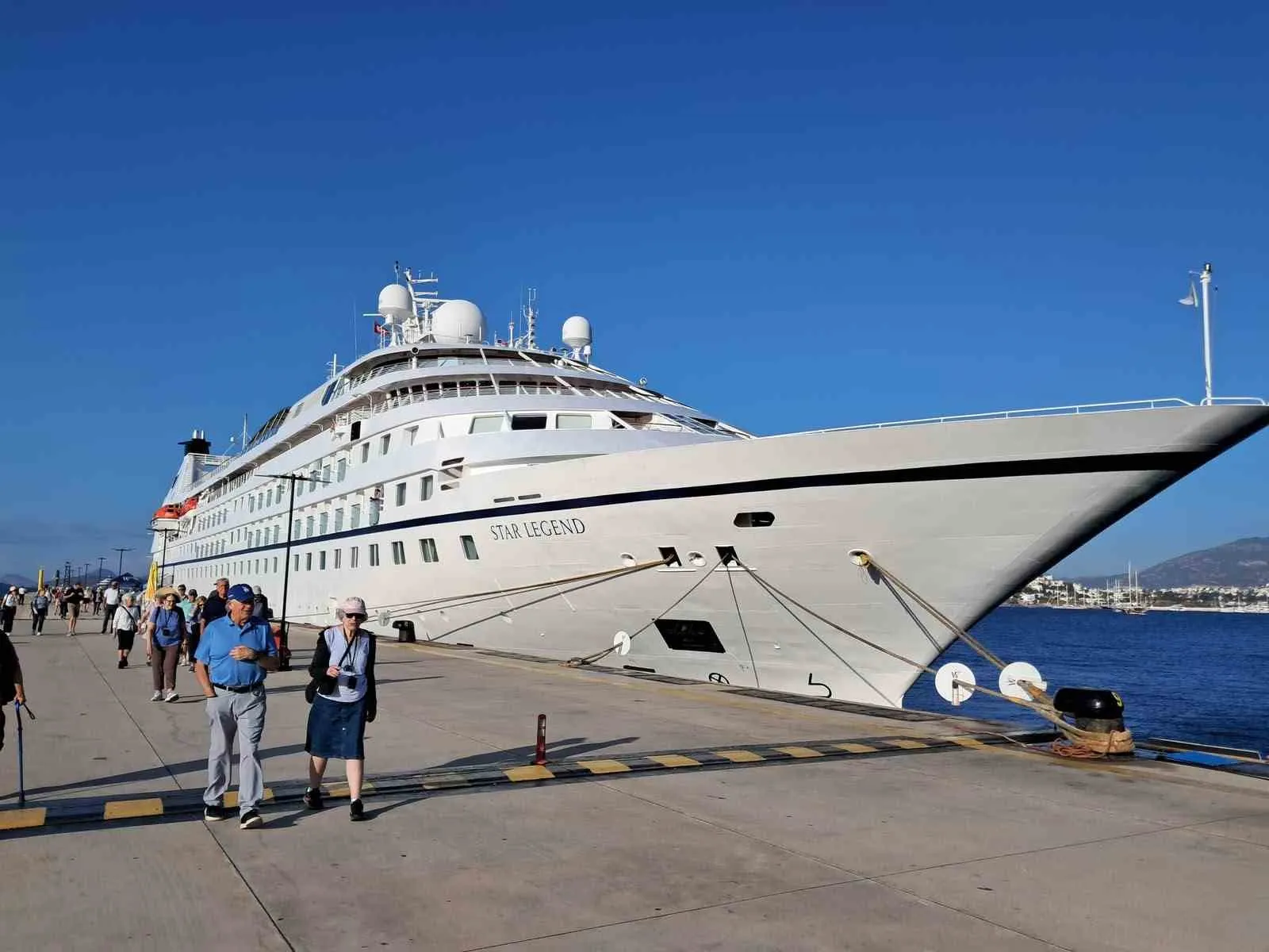 Bodrum limanında lüks rüzgar: Star Legend 300 yolcusuyla demir attı