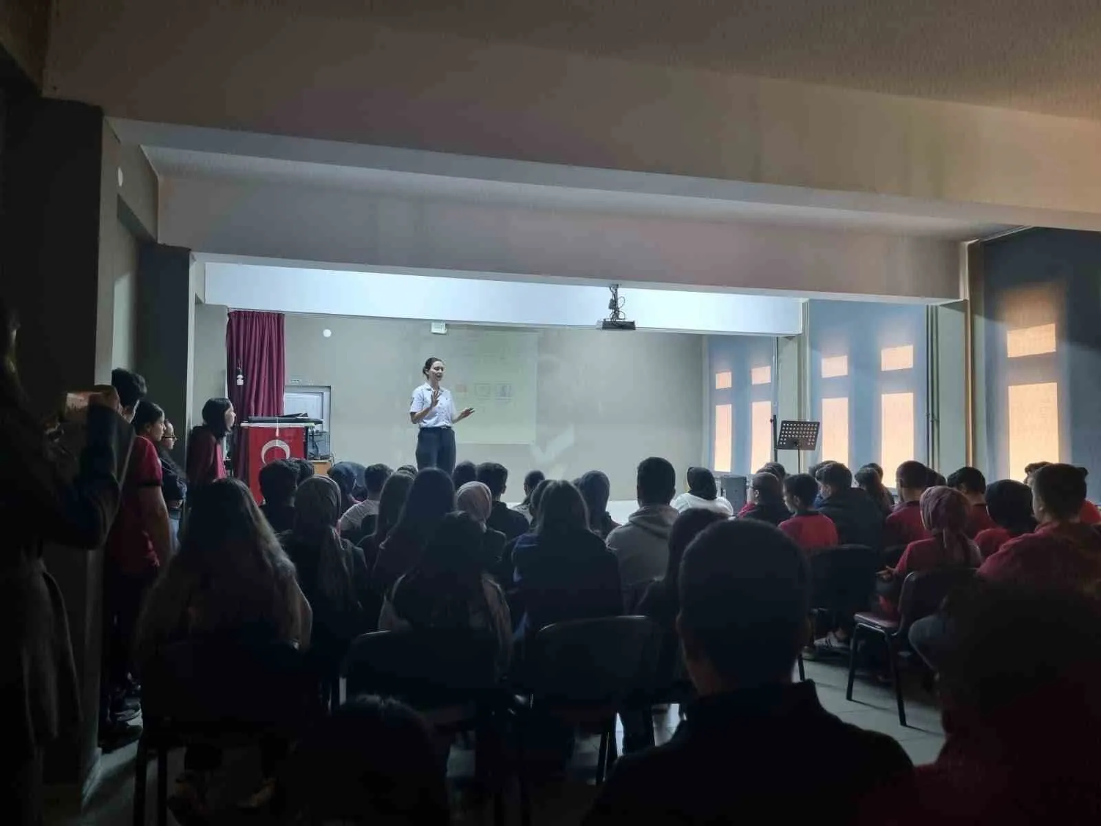 Dijital dünyada güvenlik eğitimi: Jandarmadan gençlere siber kalkan