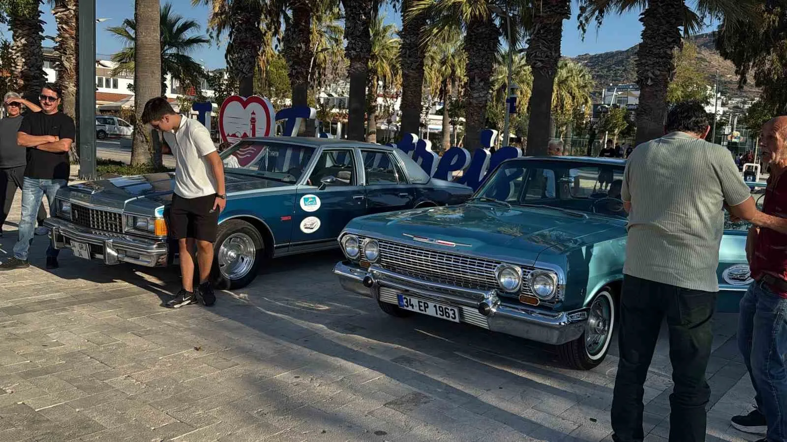 Bodrum’da nostalji rüzgarı: 42 efsane araç sahneye çıktı