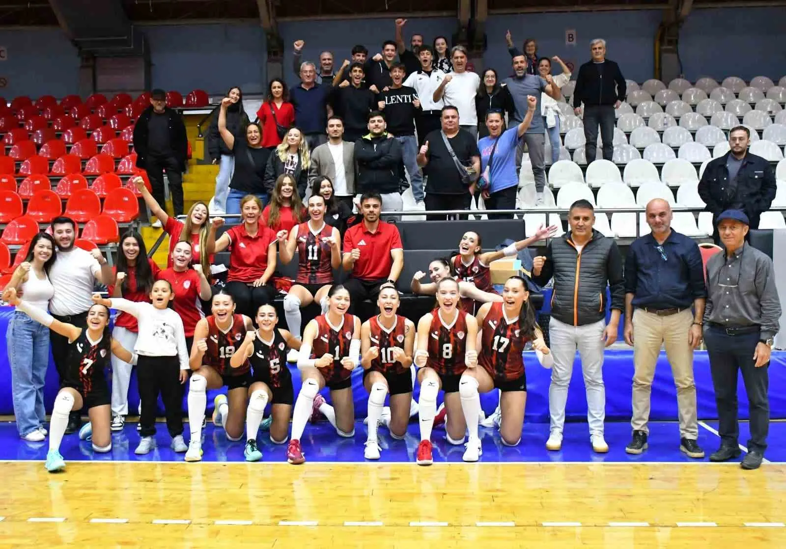 Yunusemre'nin Sultanları'ndan nefes kesen zafer: Altay'a geçit yok