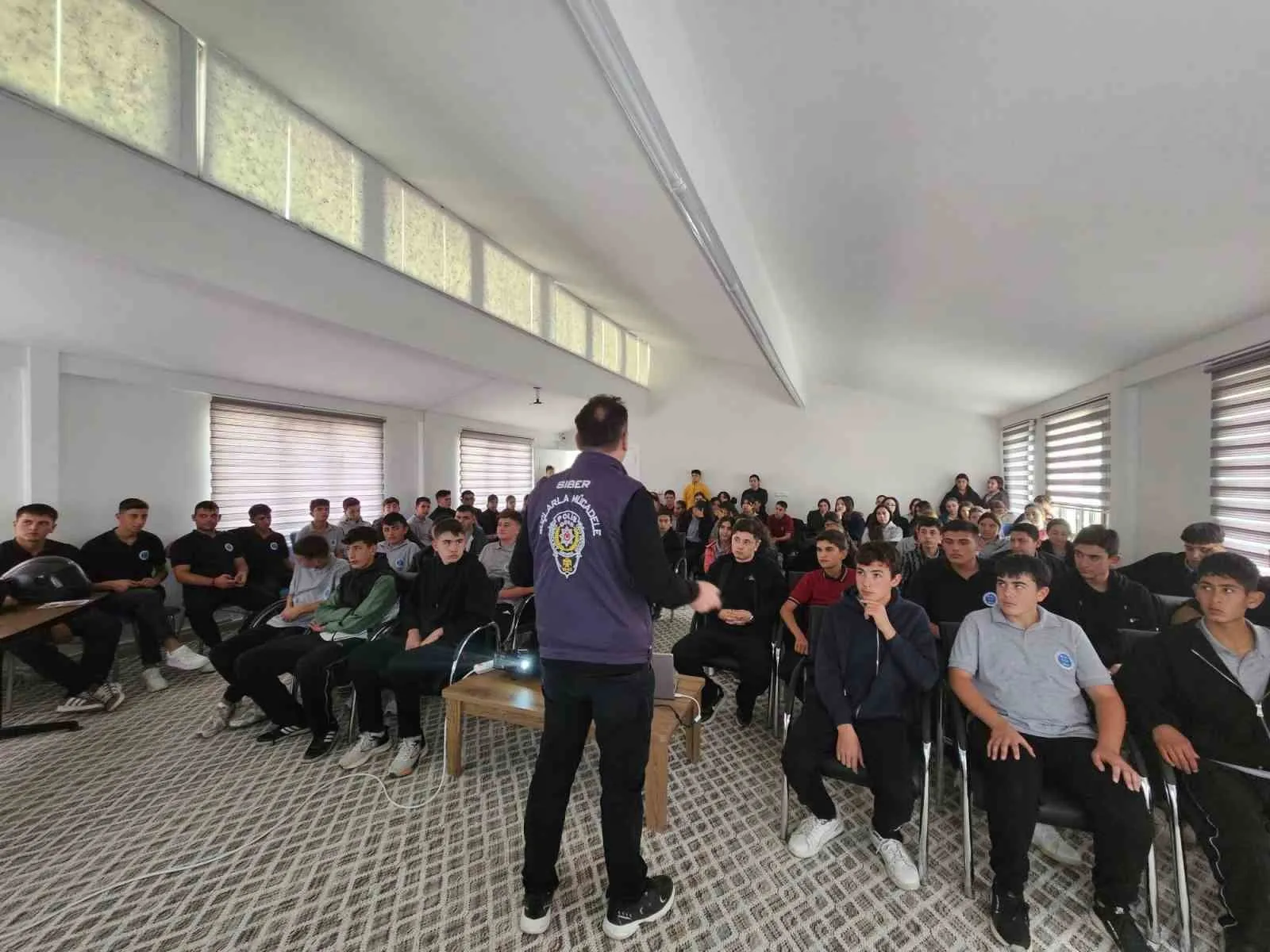 Baklan'da emniyetten kapsamlı seferberlik: Hem öğrenciler hem veliler bilgilendirildi