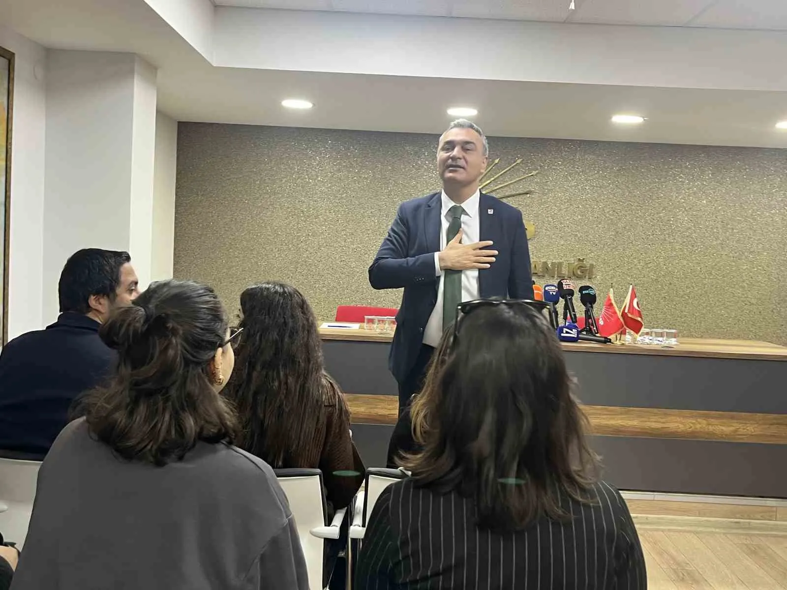 Müslim Sarı'dan Özgür Özel'e sert çıkış: Adaylık tercihinin bedelini ödeyin