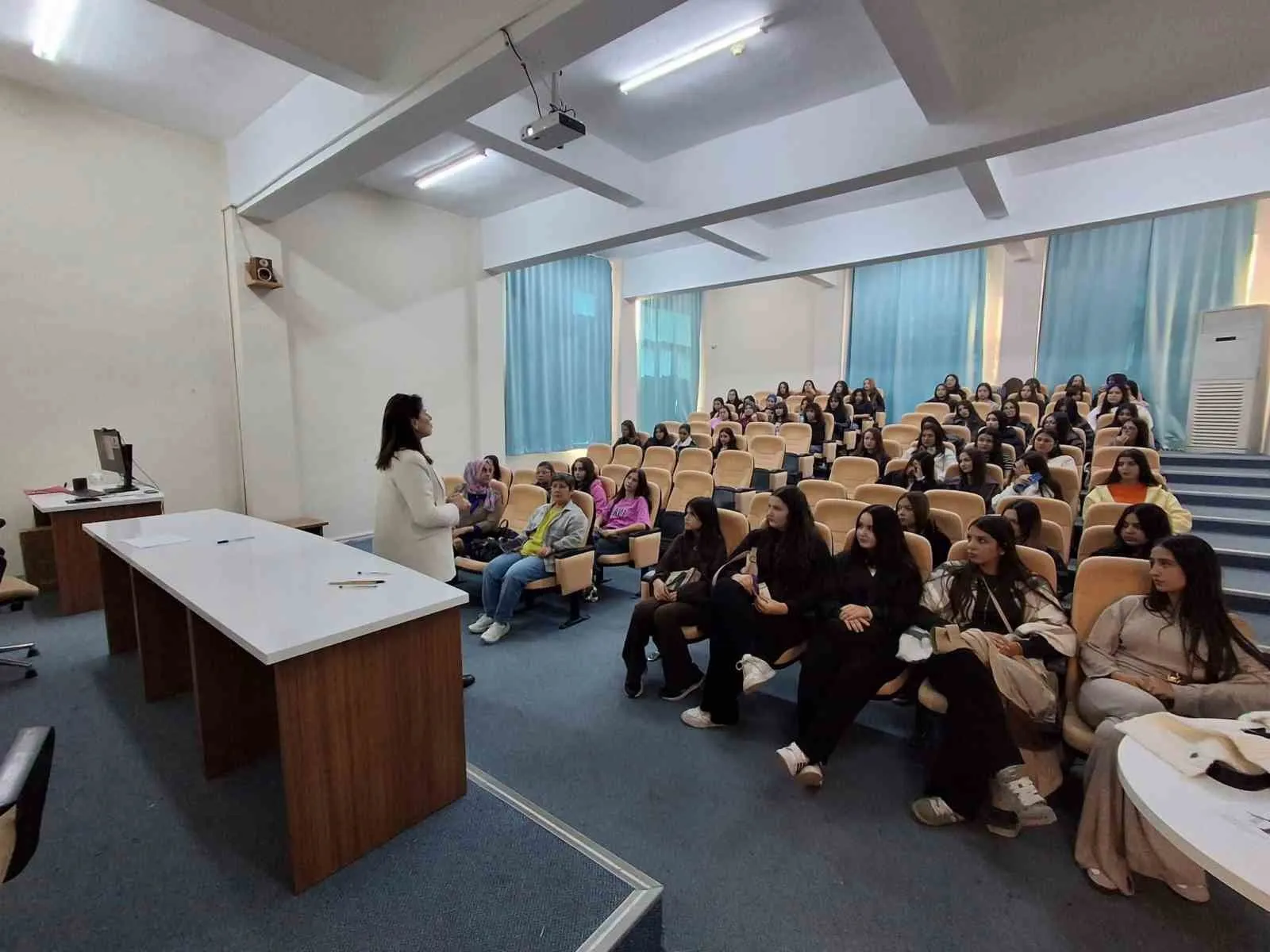 Üniversite hayali kuran gençler ADÜ'de rotayı çizdi