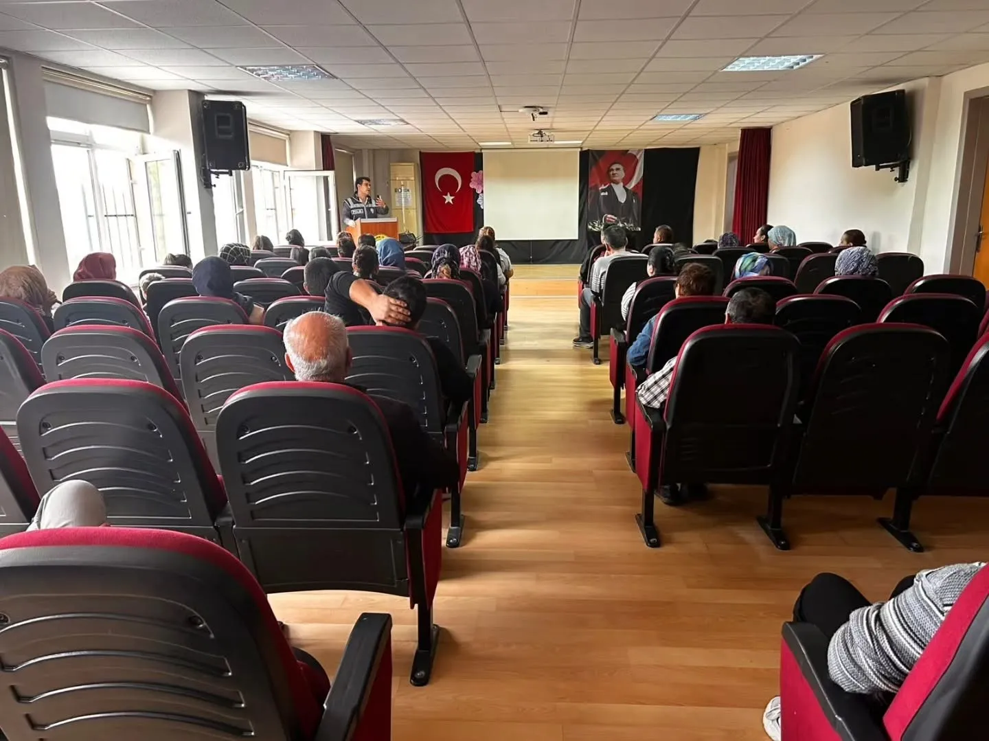 Karpuzlu’da geleceğin teminatı öğrenciler için kritik uyarılar: Emniyetten kapsamlı bilgilendirme