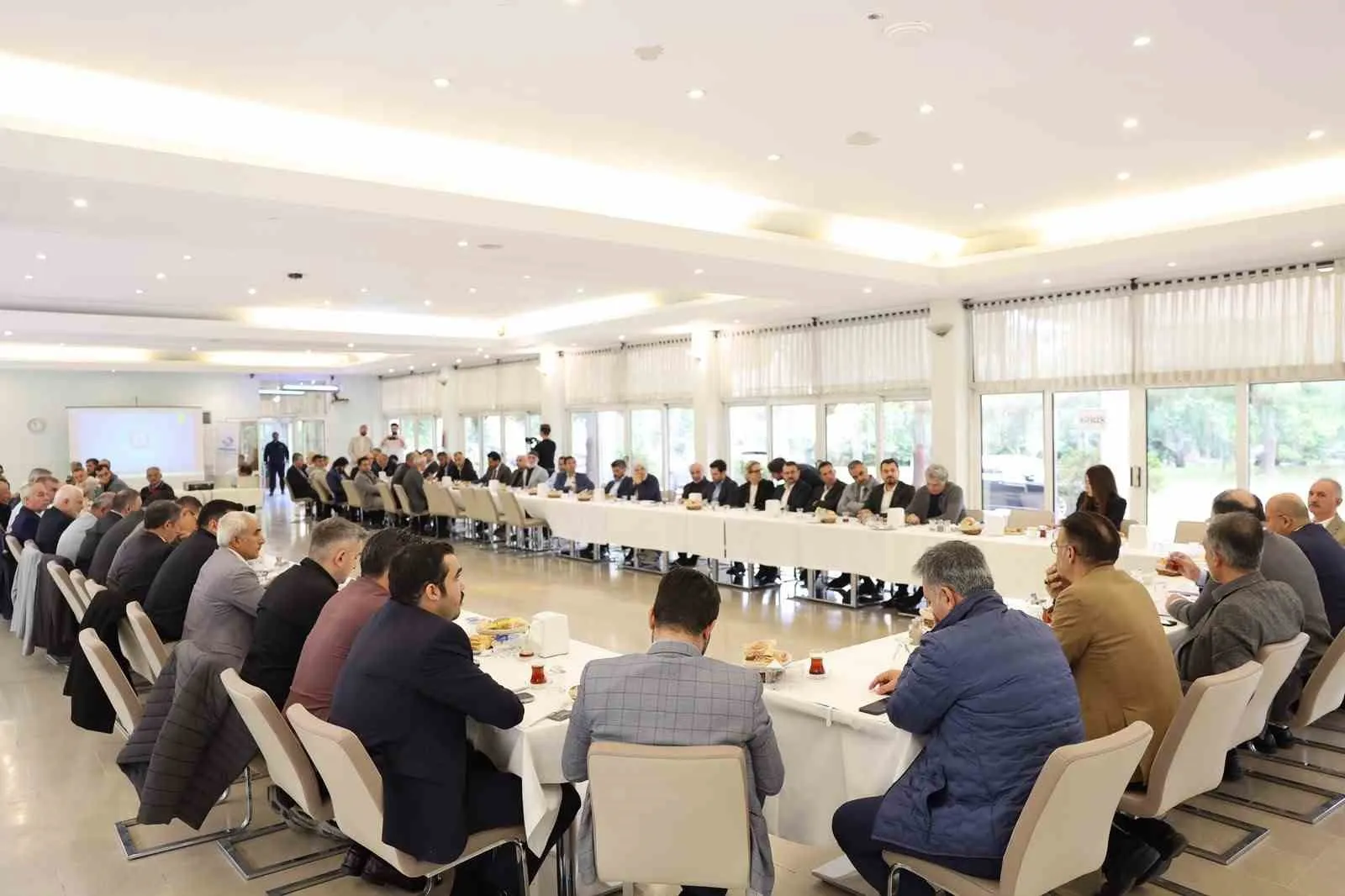 İzmir’de eğitim seferberliği: Saygılı’dan sınıf kapasitesi ve başarı vurgusu