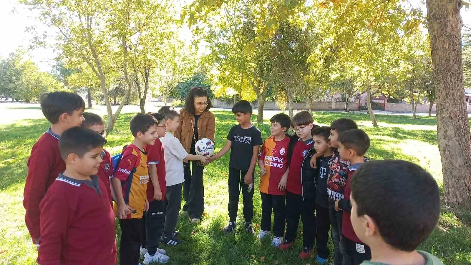 Denizli’de okul sıralarında neşeli dönüşüm: Minikler hem beslendi hem eğlendi