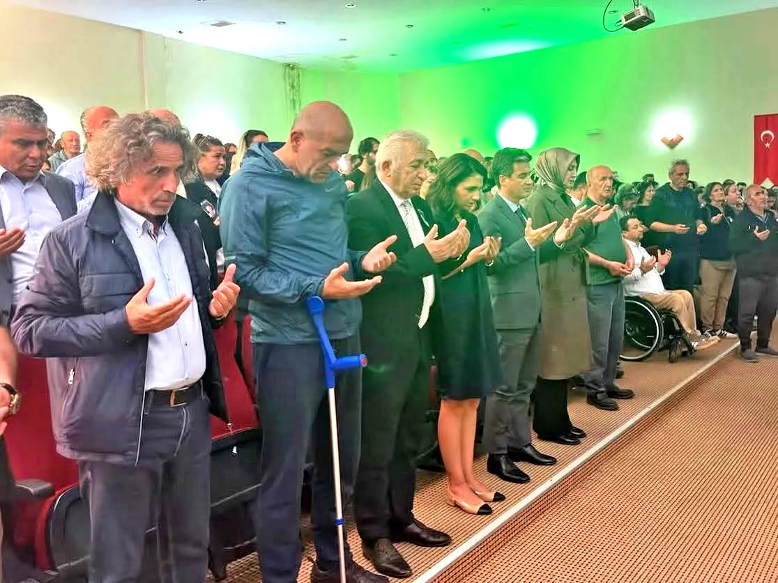 Çeşme eğitim dünyasını yasa boğan veda: Müdür Nemide Korkmaz son yolculuğuna uğurlandı