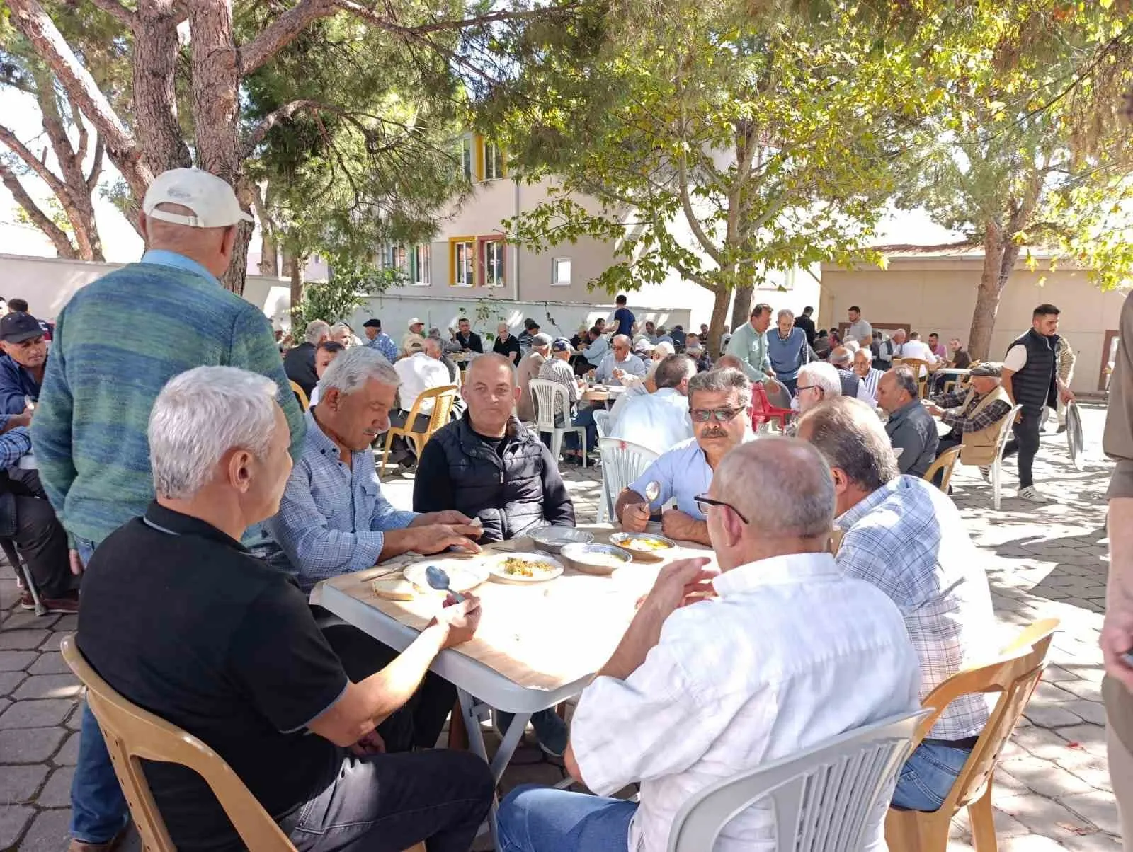 Yakaköy’de geleneksel buluşma: Hasret gideren sofralar kuruldu