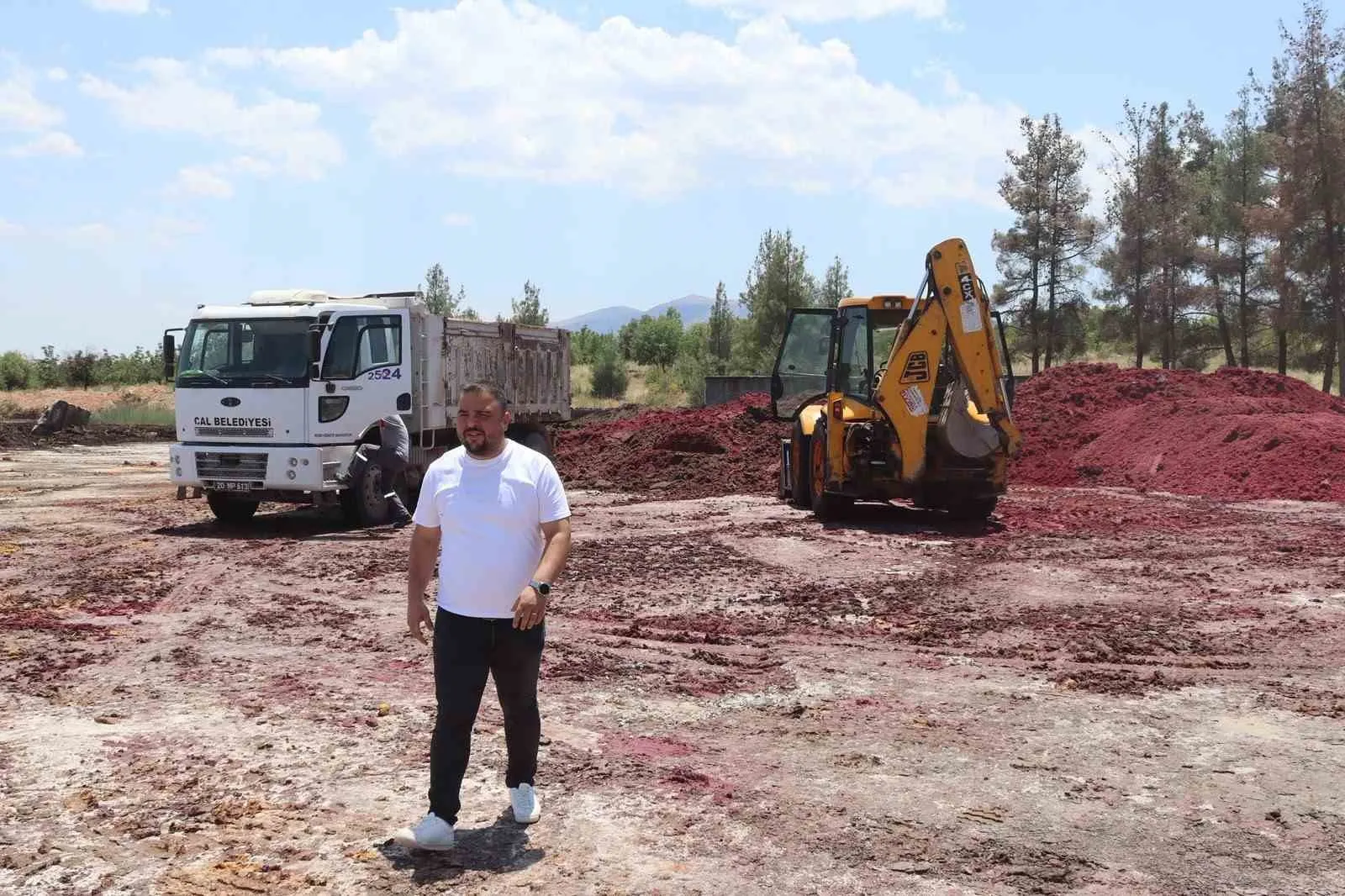 Çal'da besicinin yüzü gülüyor: Yerel yönetimden dev yem desteği