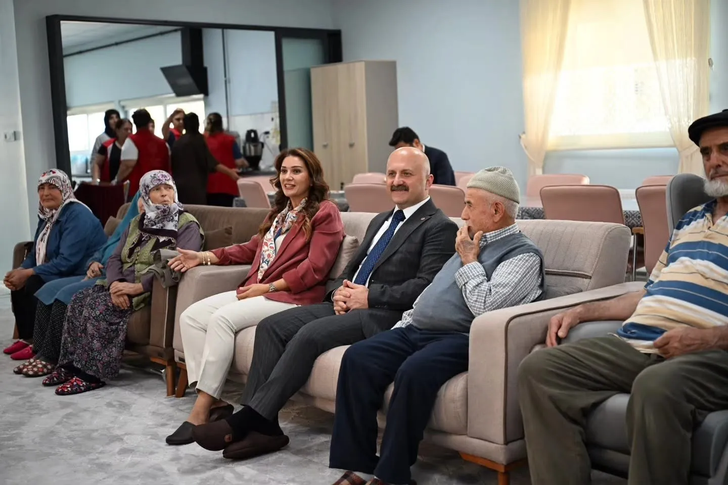 Aydın'da vefa ziyareti: Vali Varol yaşlıların hatırını sordu