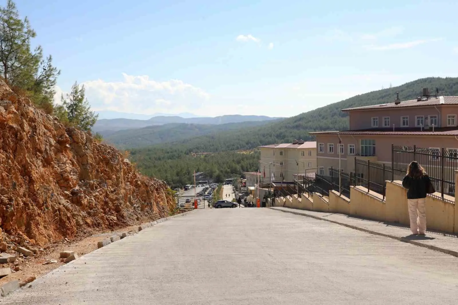 Kötekli’de yokuş çilesi bitti: Öğrencilerin ulaşımına belediye dokunuşu