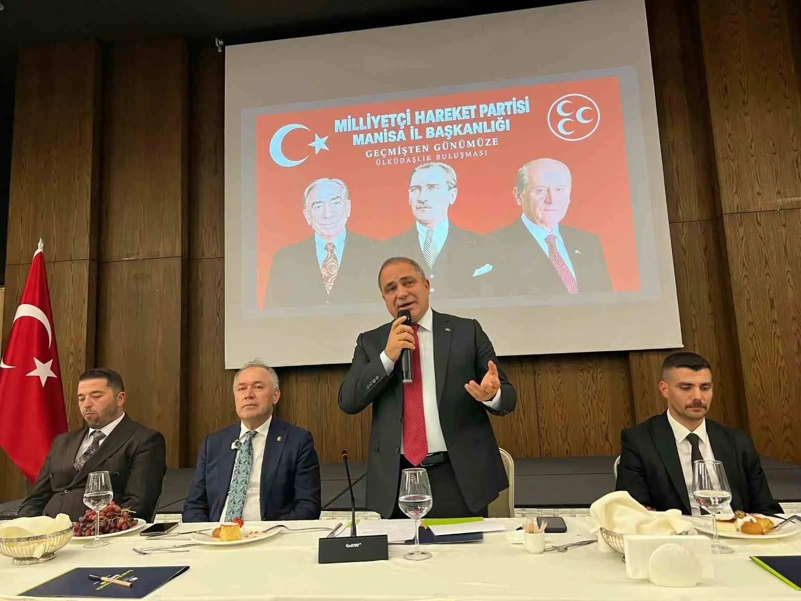 Manisa'da vefa buluşması: MHP'nin dünü ve bugünü aynı sofrada birleşti