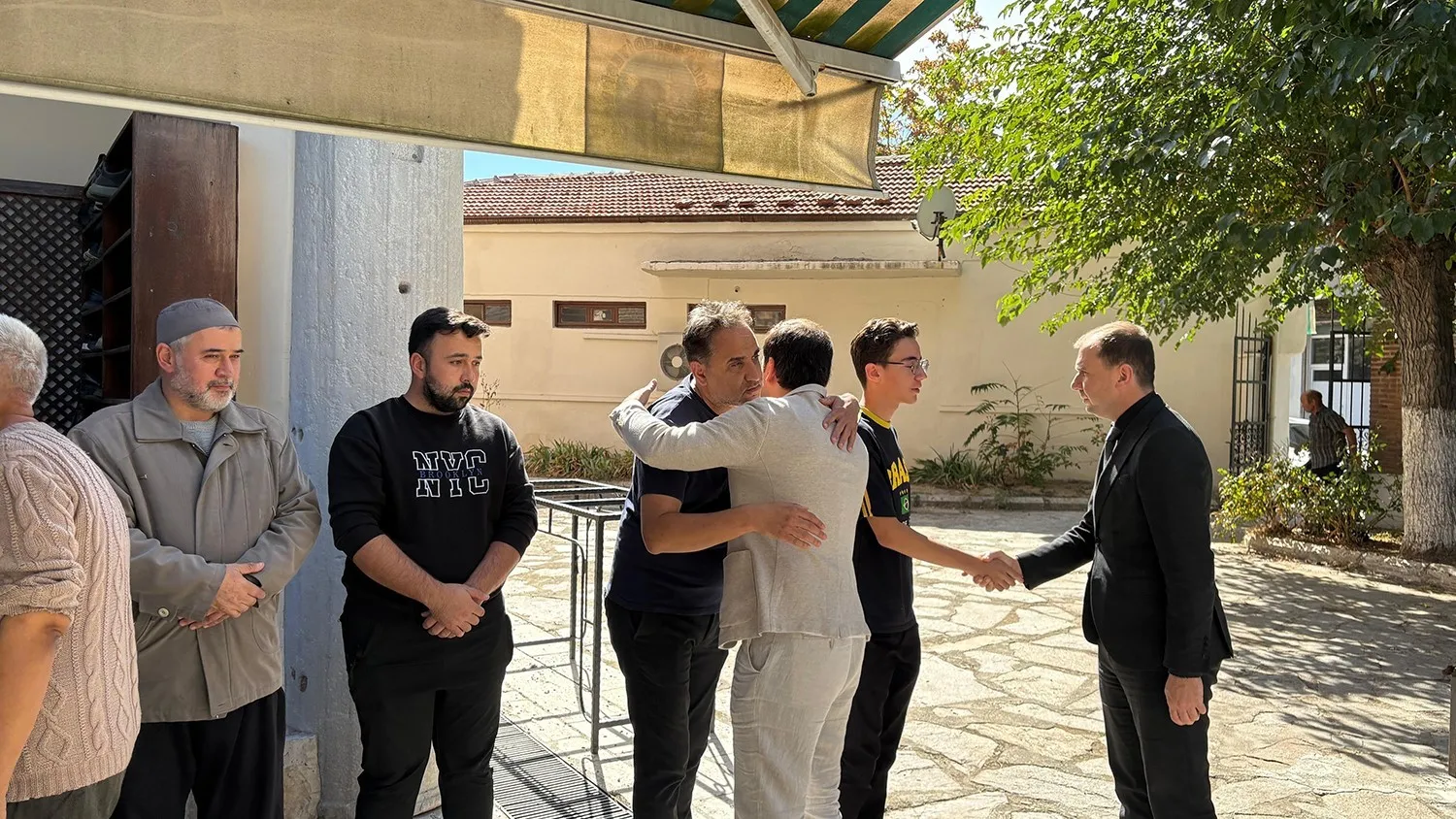 Kula’da yangın dehşeti: Alevlerin arasında fenalaşan ev sahibi kurtarılamadı