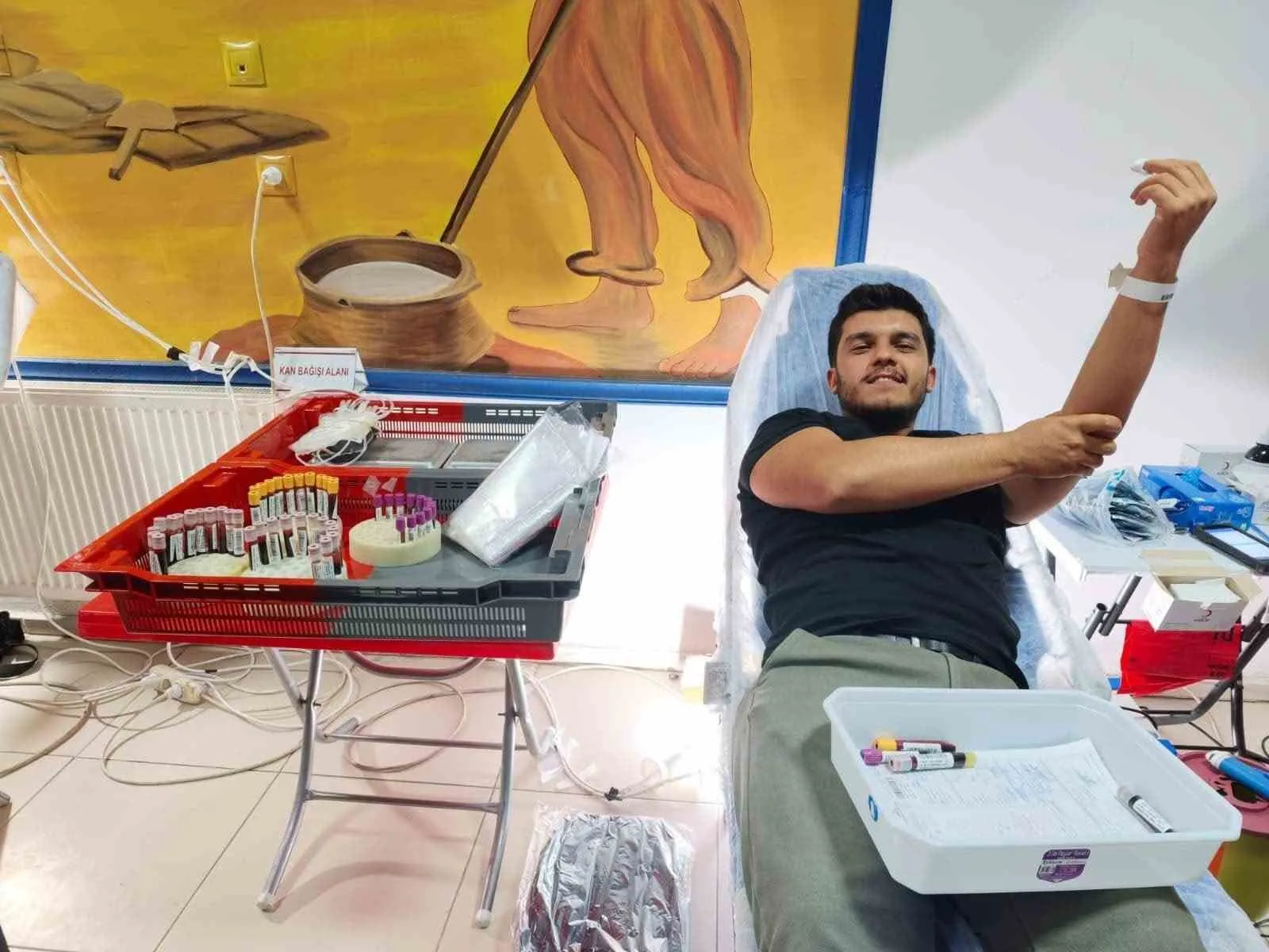 Gençlerden hayat kurtaran seferberlik: Yurt koridorları iyilik için doldu