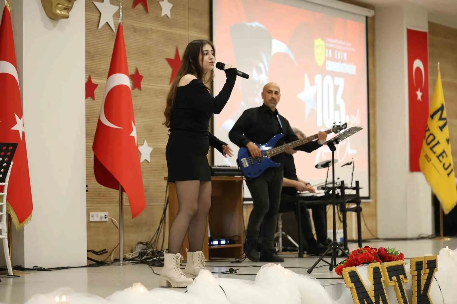 Miniklerden dev kutlama: MTK Koleji’nde Cumhuriyet gururu