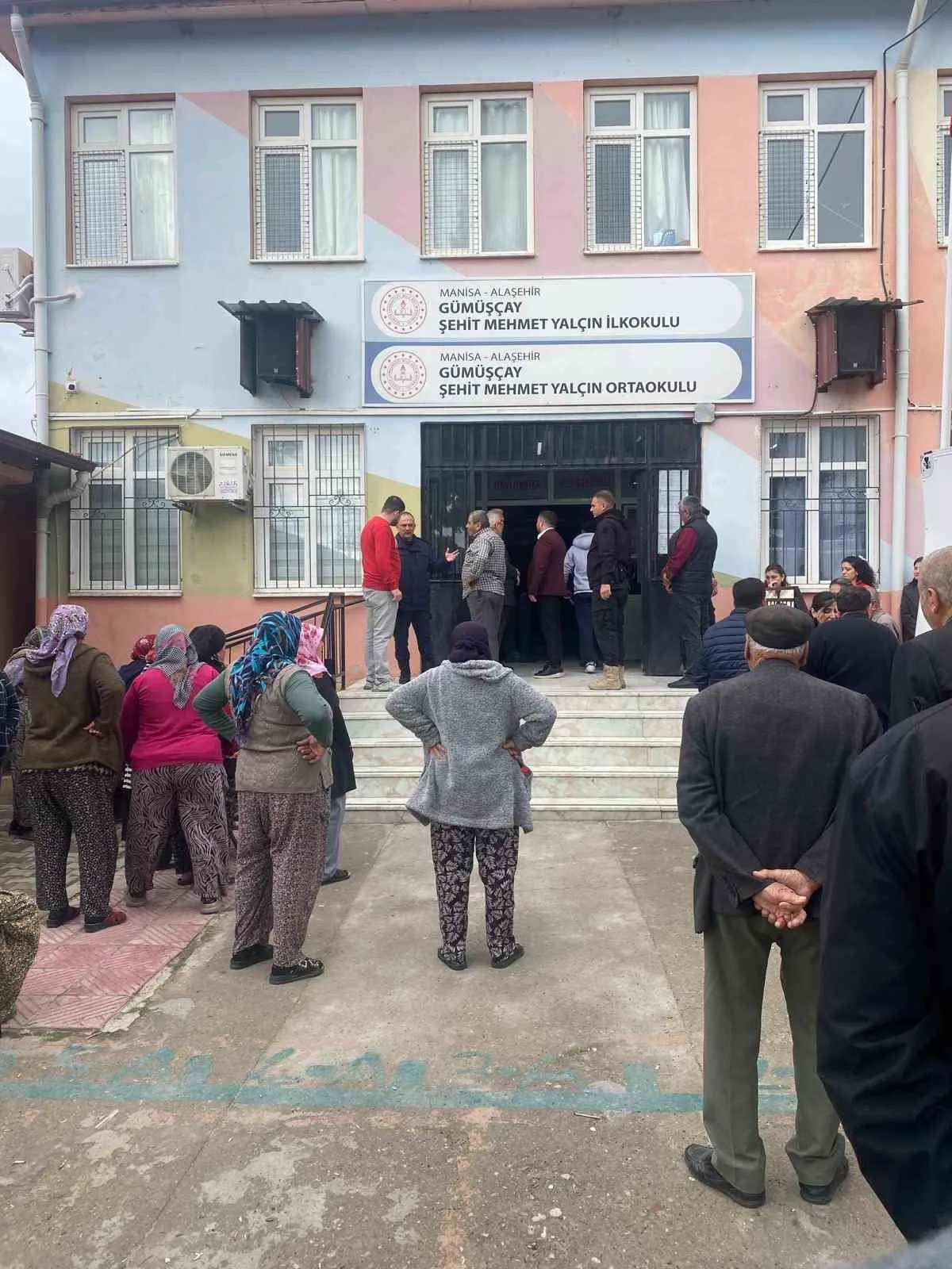 Manisa'da okul koridorlarında yankılanan sessizlik: 20 yıllık emektar görev başında vefat etti