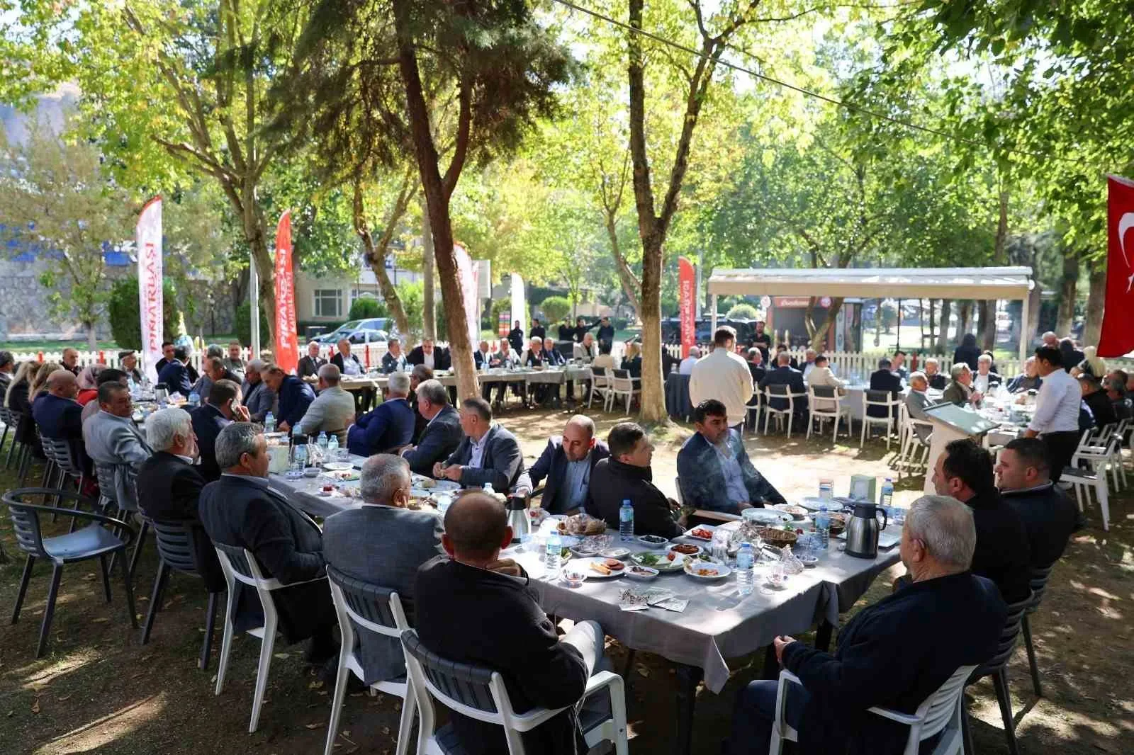 Efeler’de muhtarlar günü buluşması: Başkan Yetişkin’den hizmet vurgusu