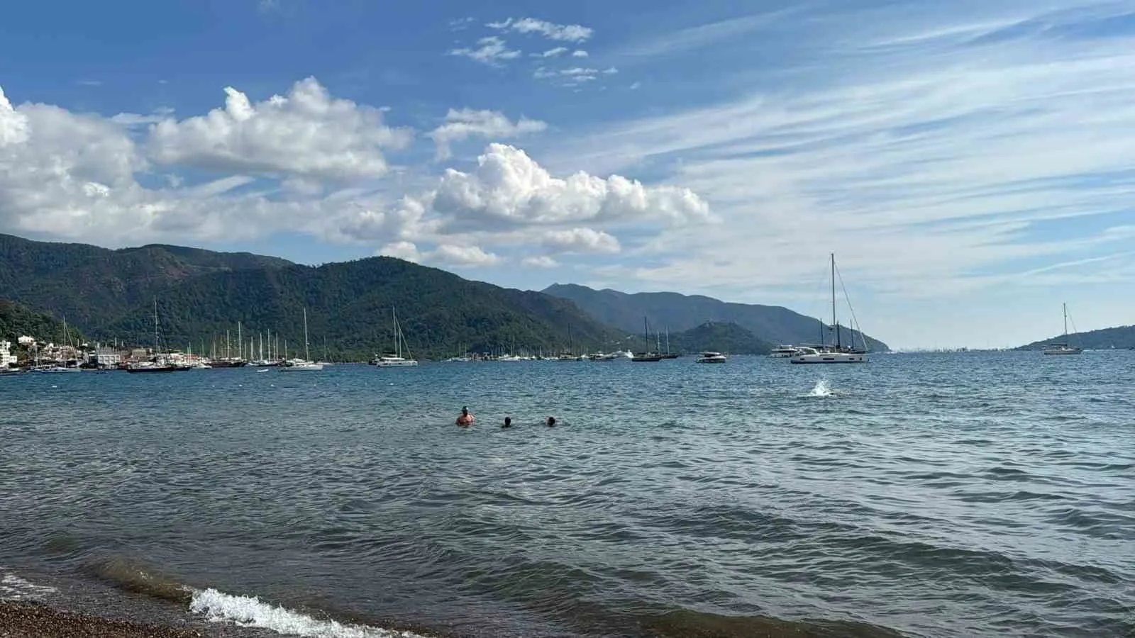 Marmaris'te mevsim normallerine meydan okuyan sıcaklık: Ekim ayında deniz keyfi zirvede