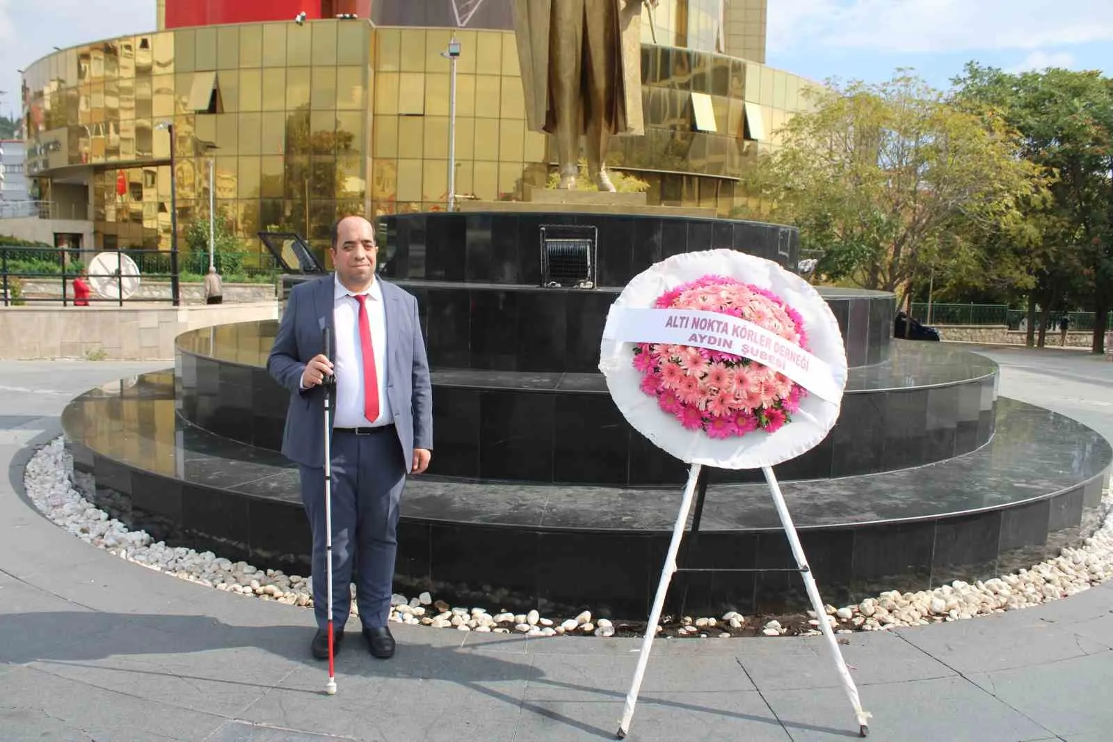 Beyaz bastonun özgürlük çağrısı: Aydın sokaklarında engeller kalksın